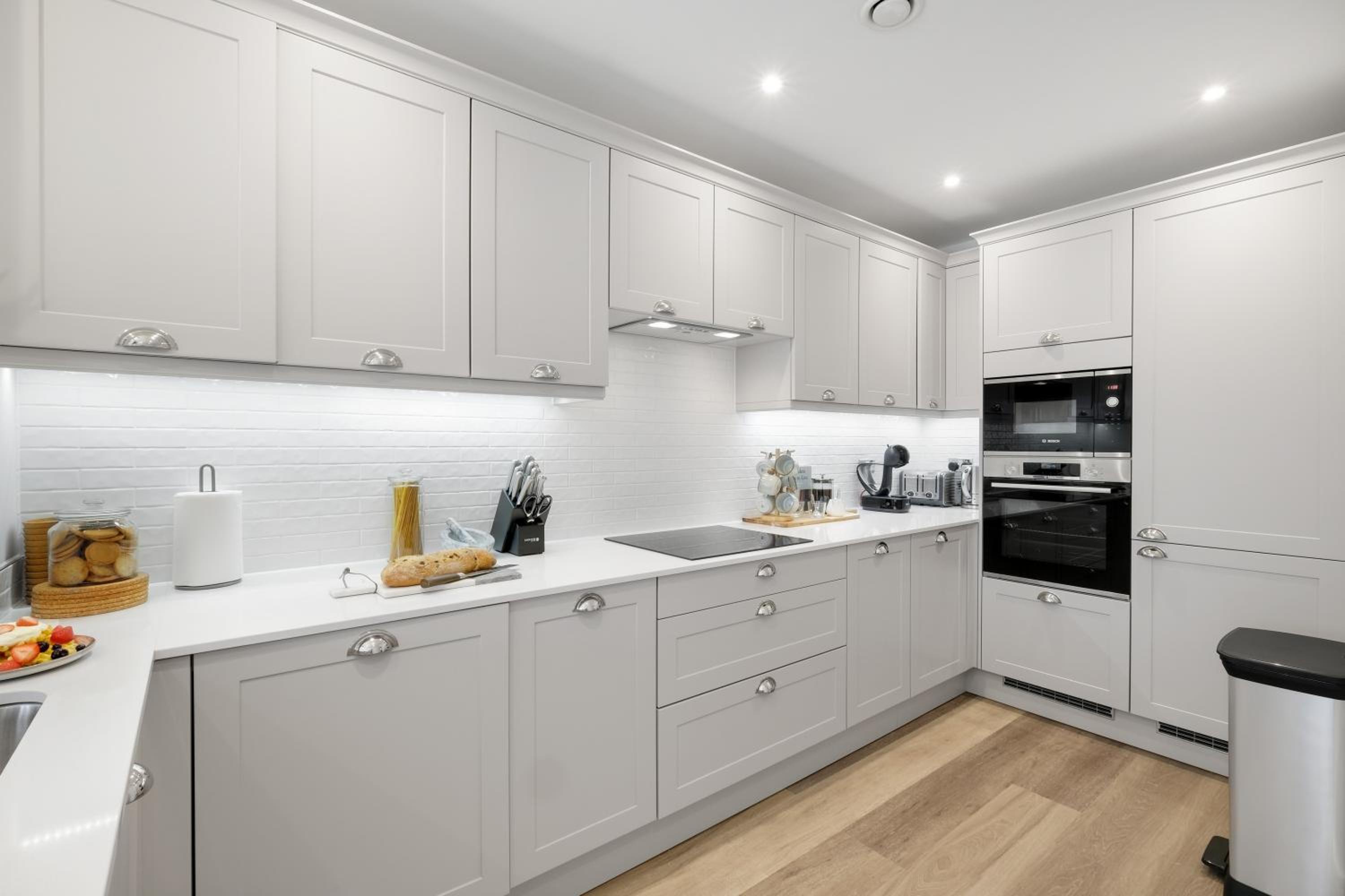 Design-Led Luxurious Townhouse Prime Location W/ Parking view 5