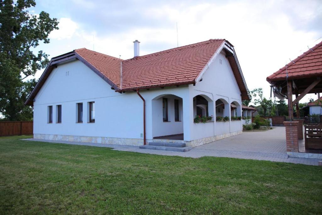 Photo 196