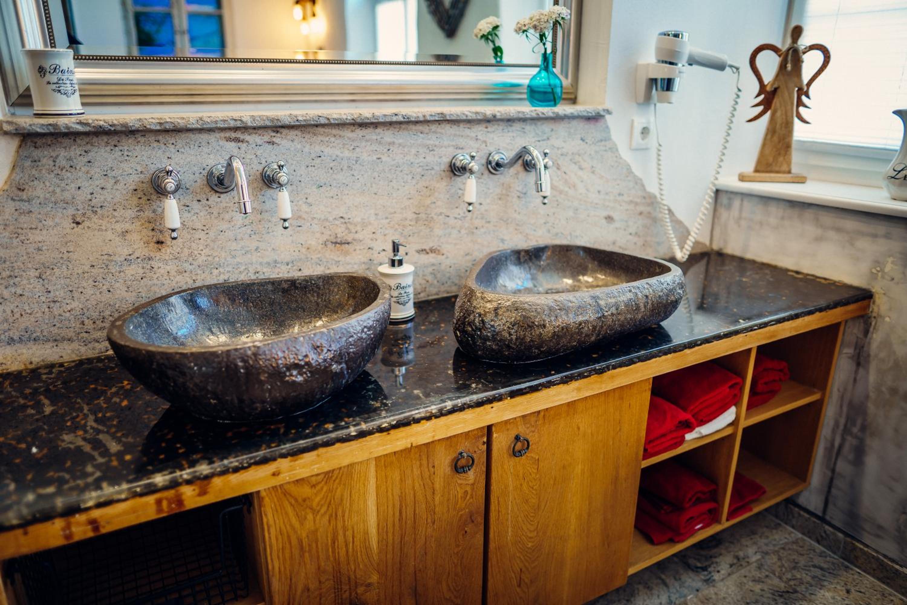 Alte Schmiede mit Sauna, Pool und Whirpool im Außenbereich schönstes Ferienhaus der Lausitz