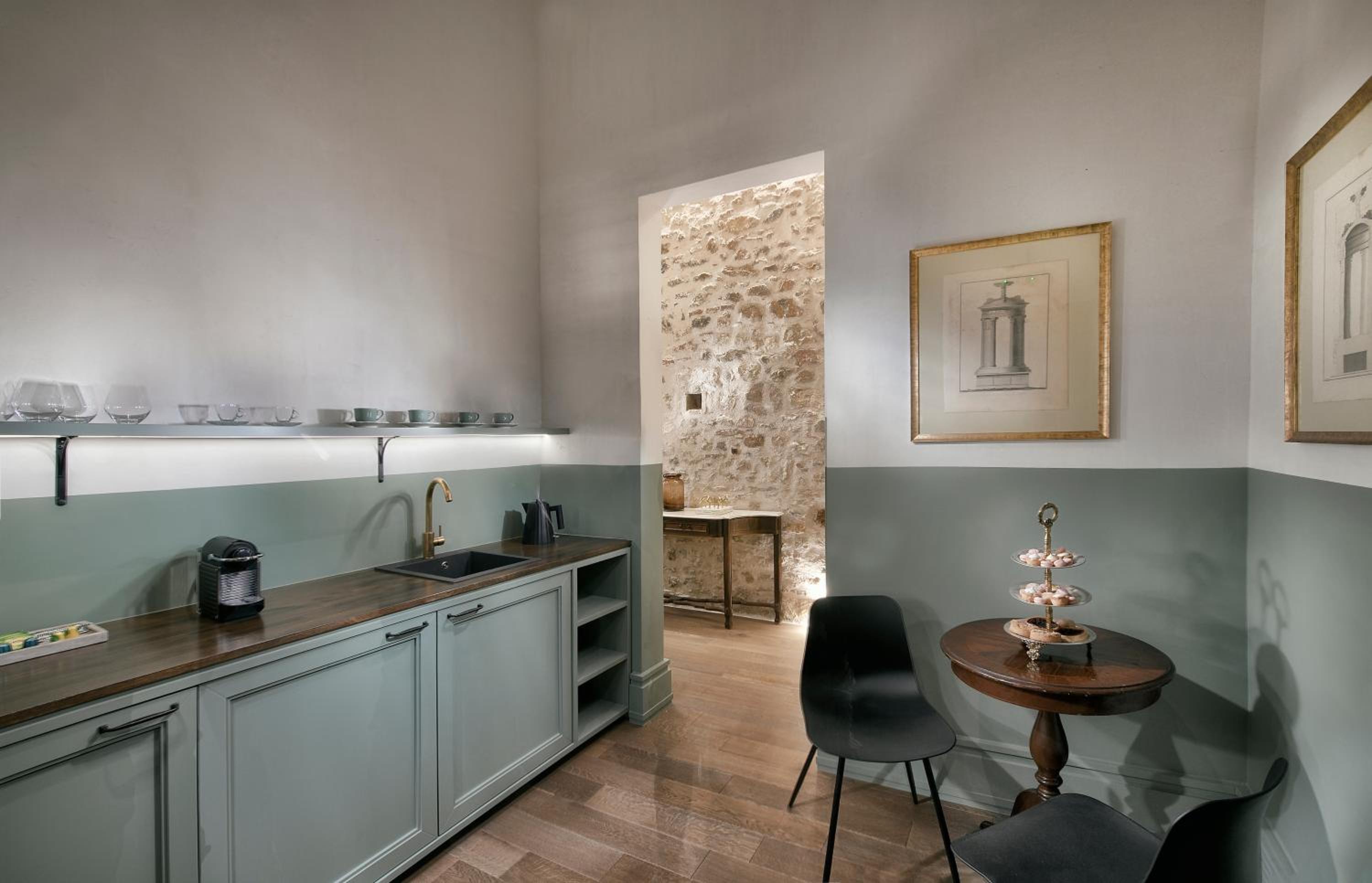 ATHINAIDOS QUARTERS by K&K