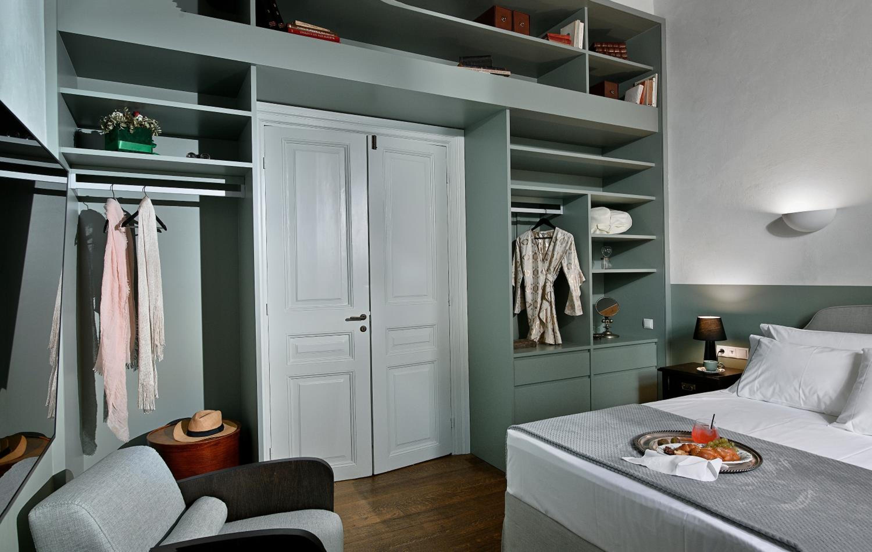 ATHINAIDOS QUARTERS by K&K