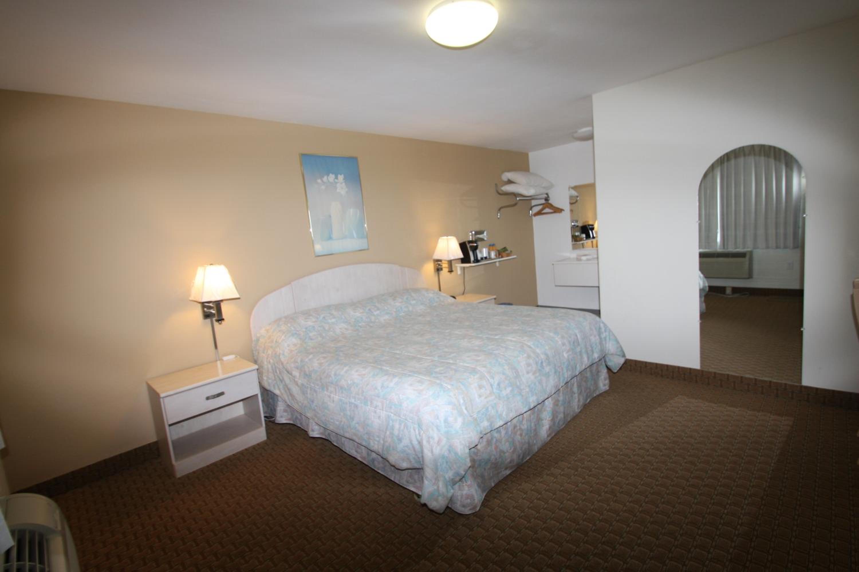 Redwood Inn