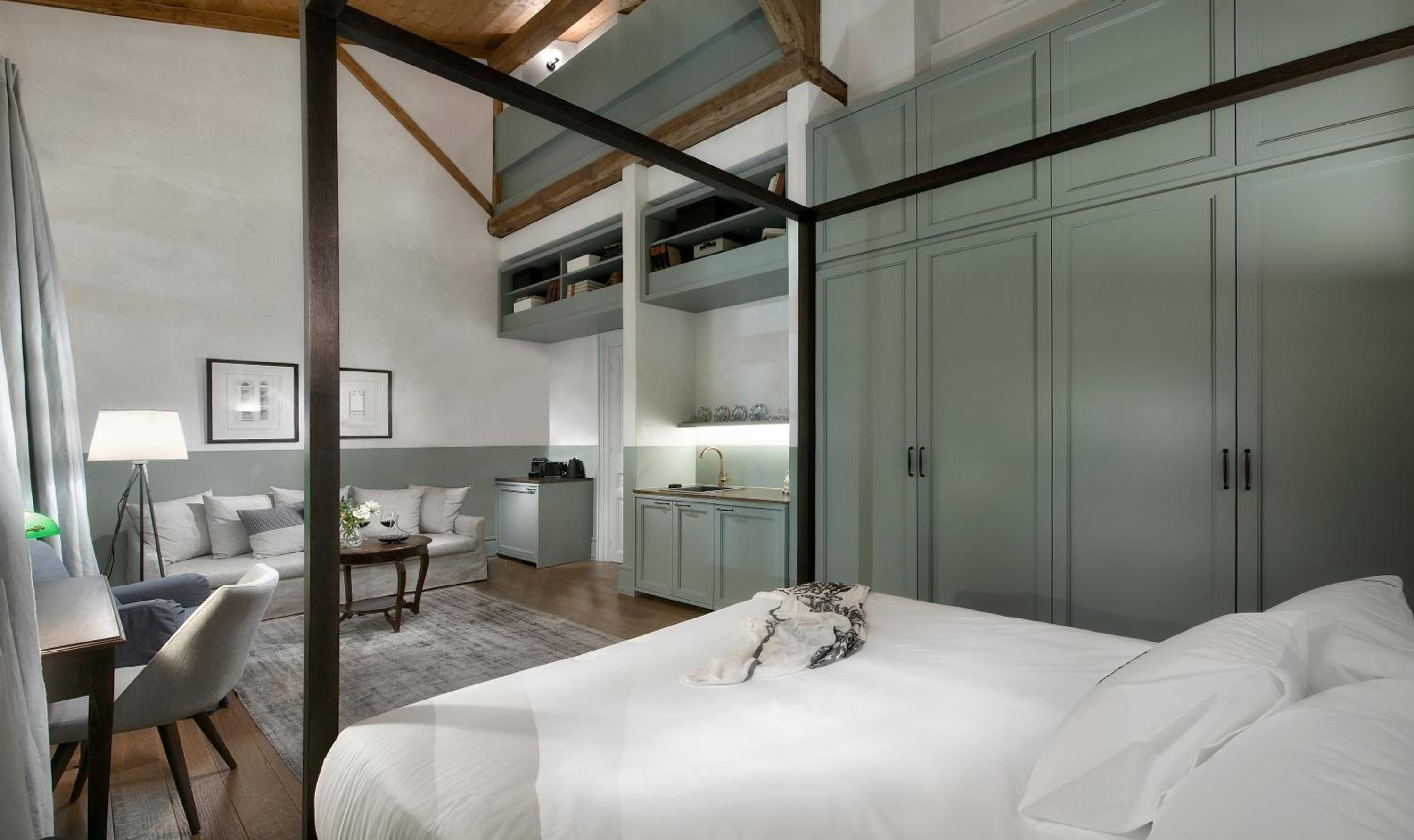 ATHINAIDOS QUARTERS by K&K