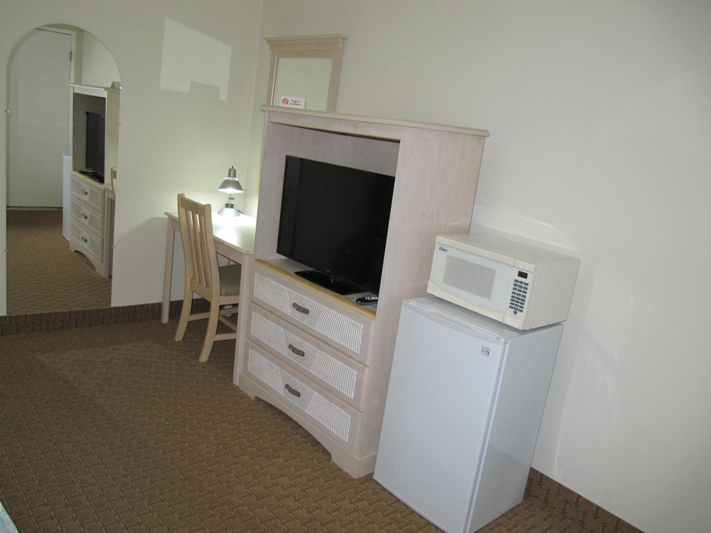 Redwood Inn