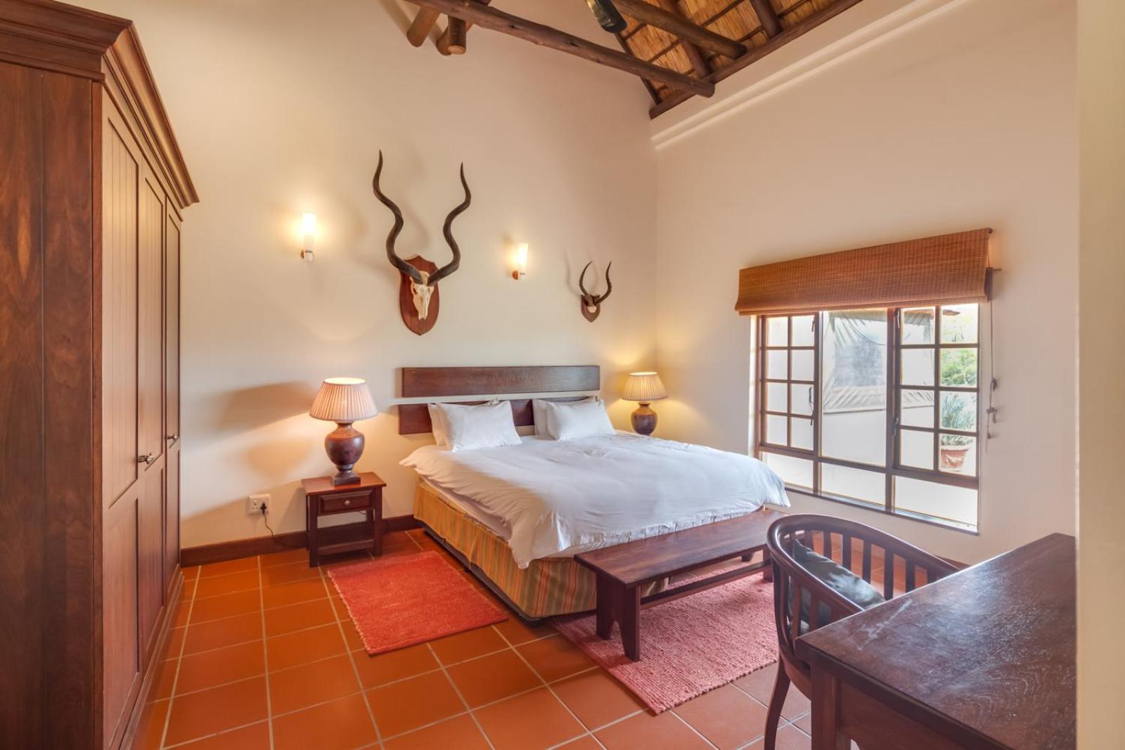 Luxurious 4 Bedroom Villa with 2 Bedroom cottage 1 view 3