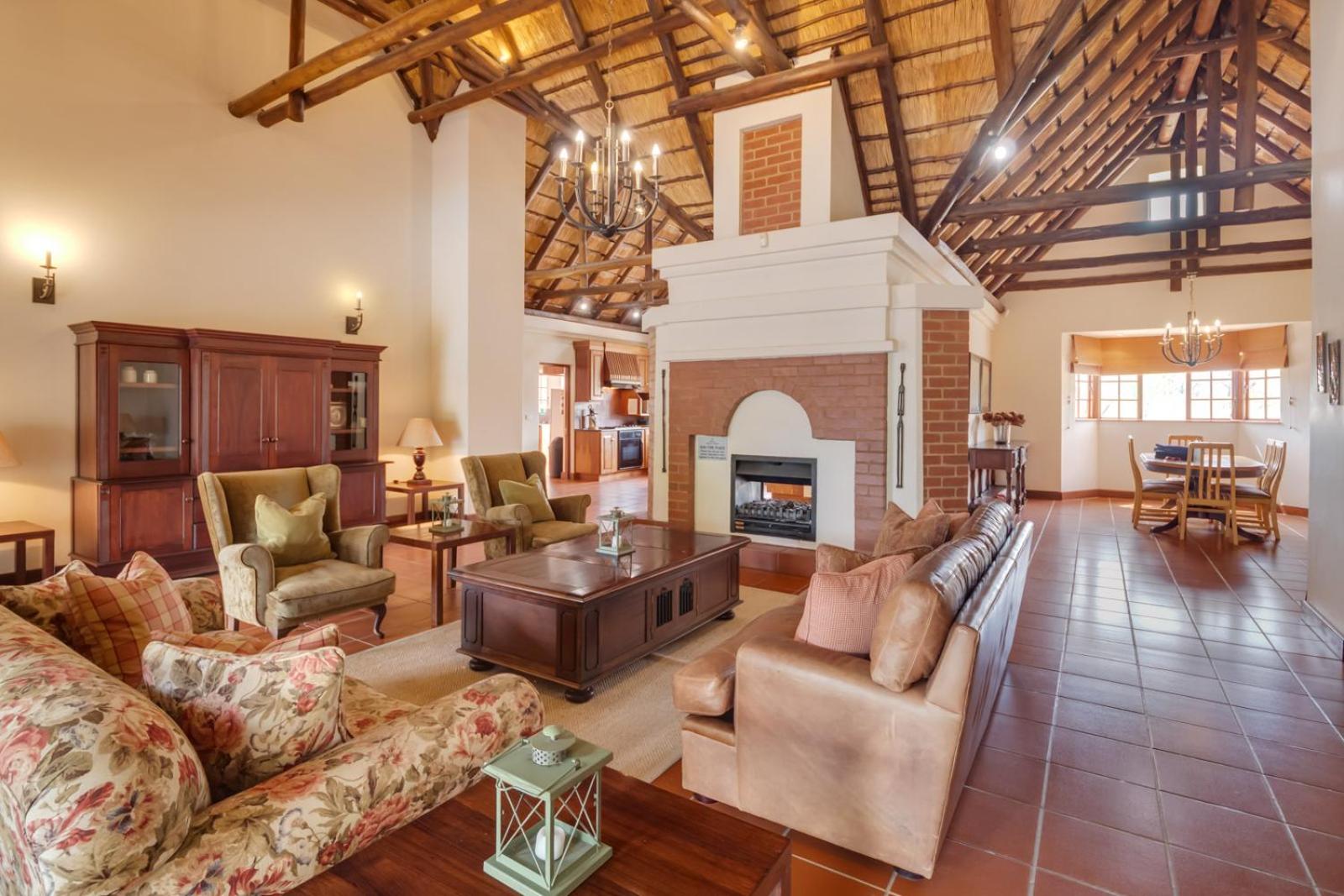Luxurious 4 Bedroom Villa with 2 Bedroom cottage 1 view 4