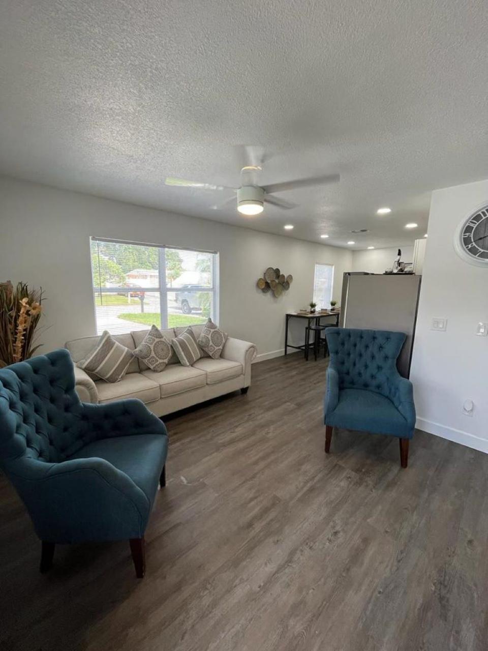 Incredible comfortable apartments near the airport and beaches view 4