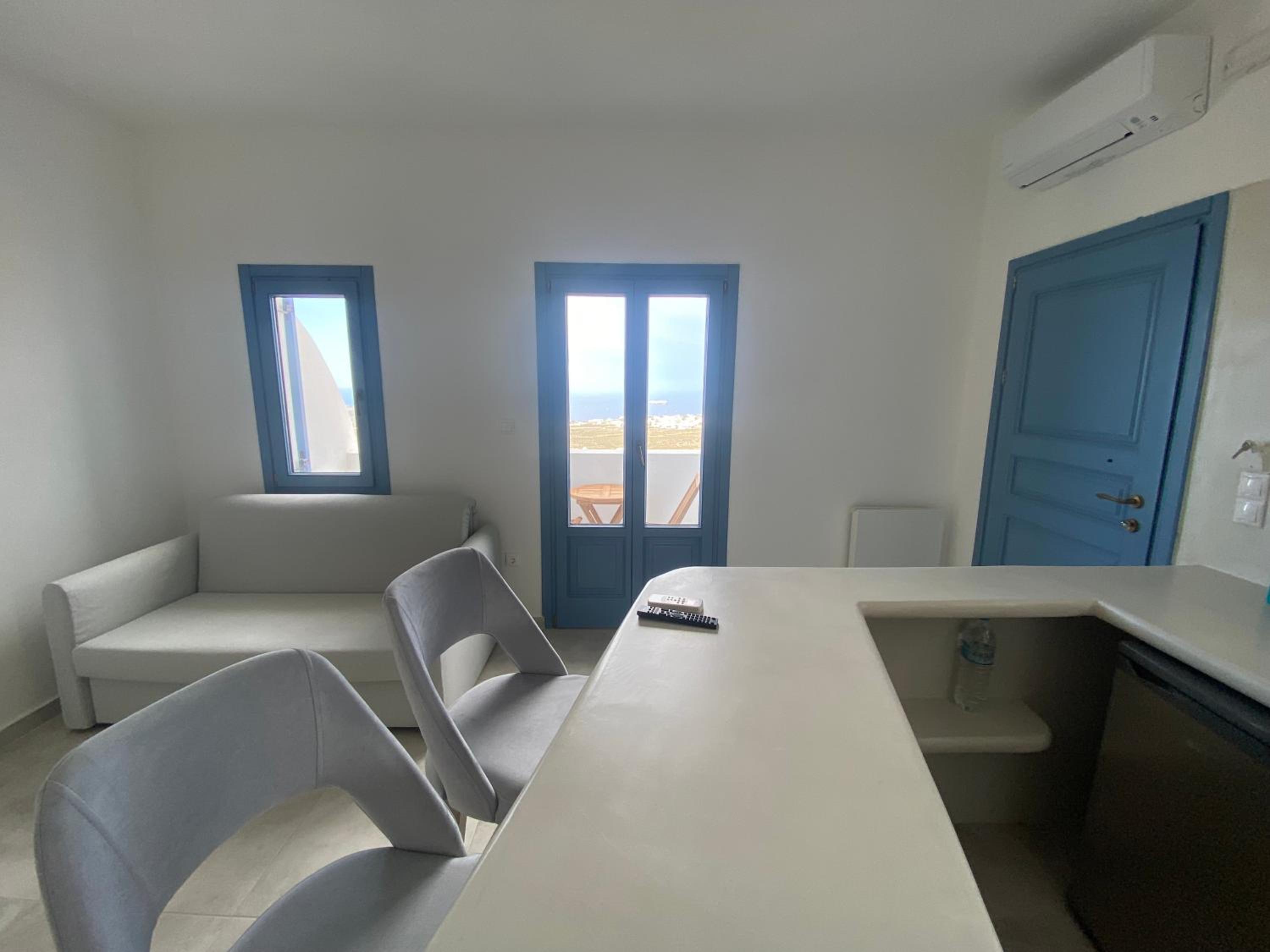 ENA suites Santorini