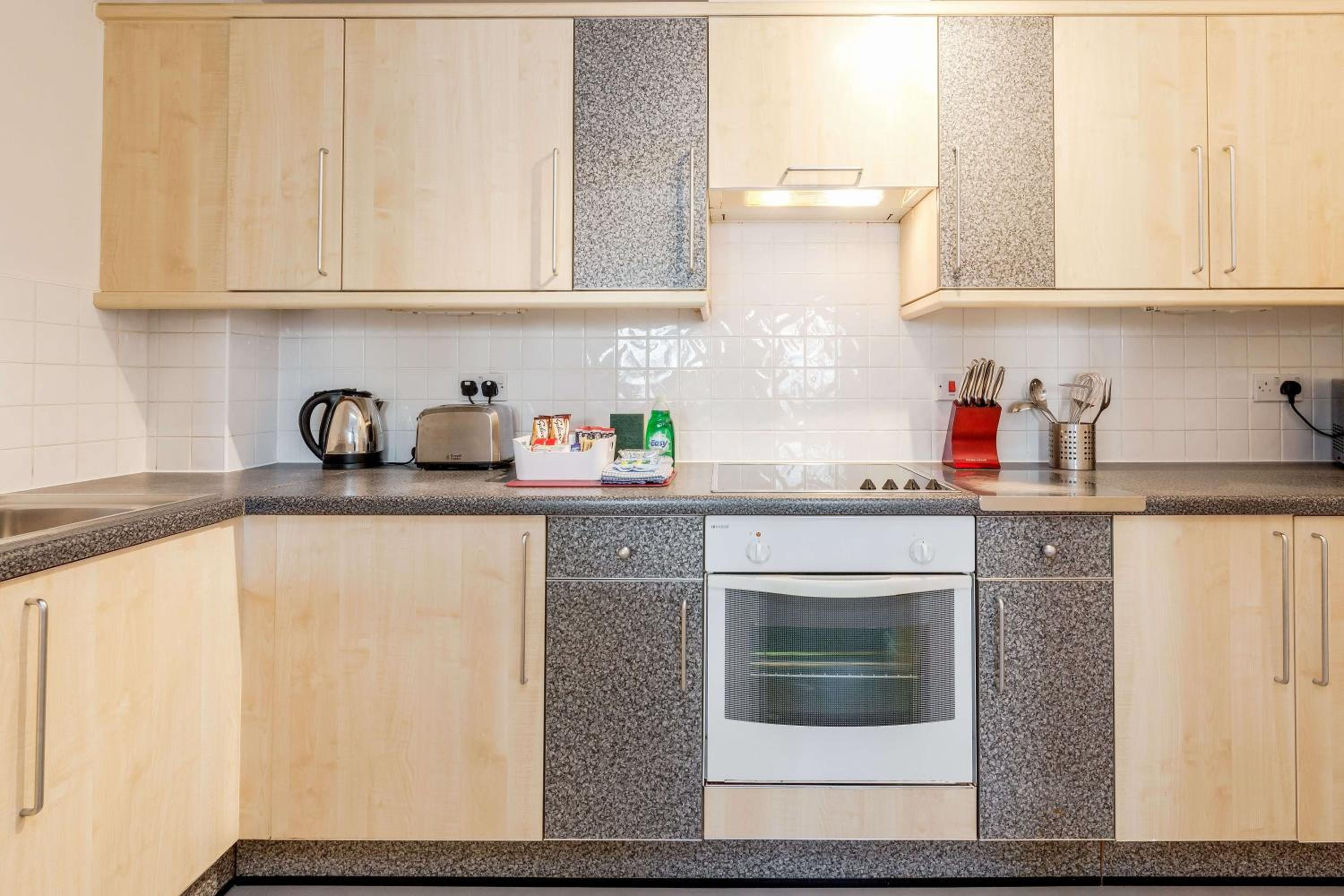 Roomspace Serviced Apartments- Regents Court