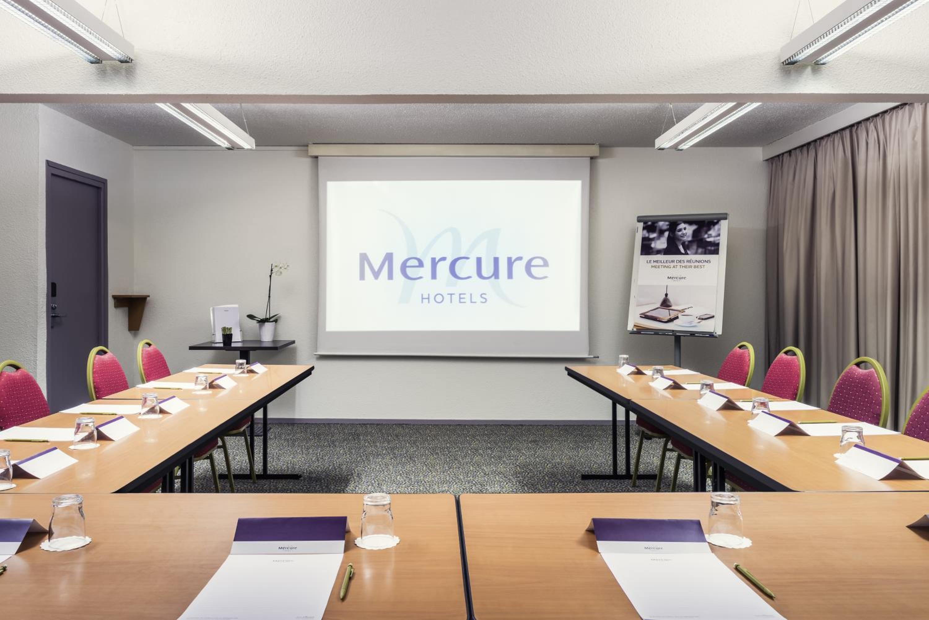 Le Blanc-Mesnil Vacations - Mercure Paris Le Bourget Aeroport - Property Image 1