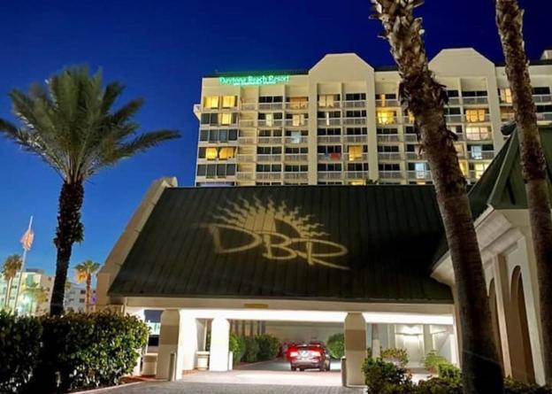 Oceanfront Studio Condo With Balcony View Of Beach And Ocean In Daytona Beach Resort 1011 With 4 Pools Tiki Bar Grill view 3