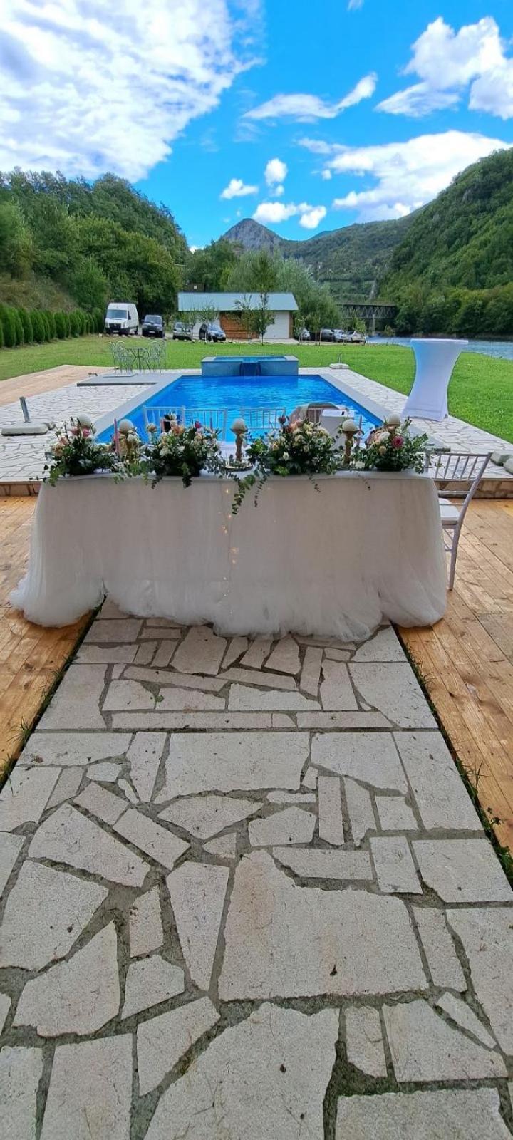 Photo 33