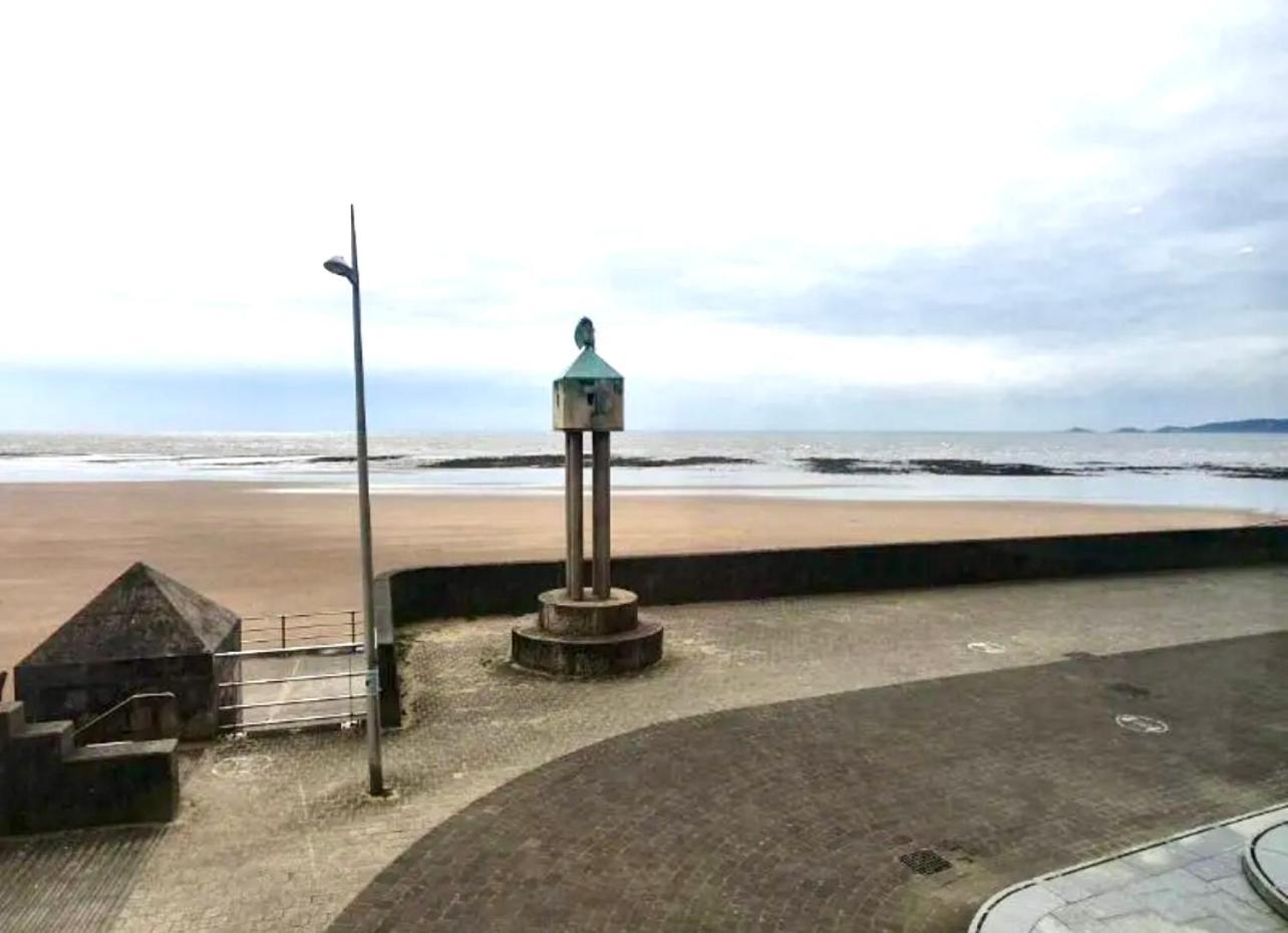 Holiday home Swansea view 5