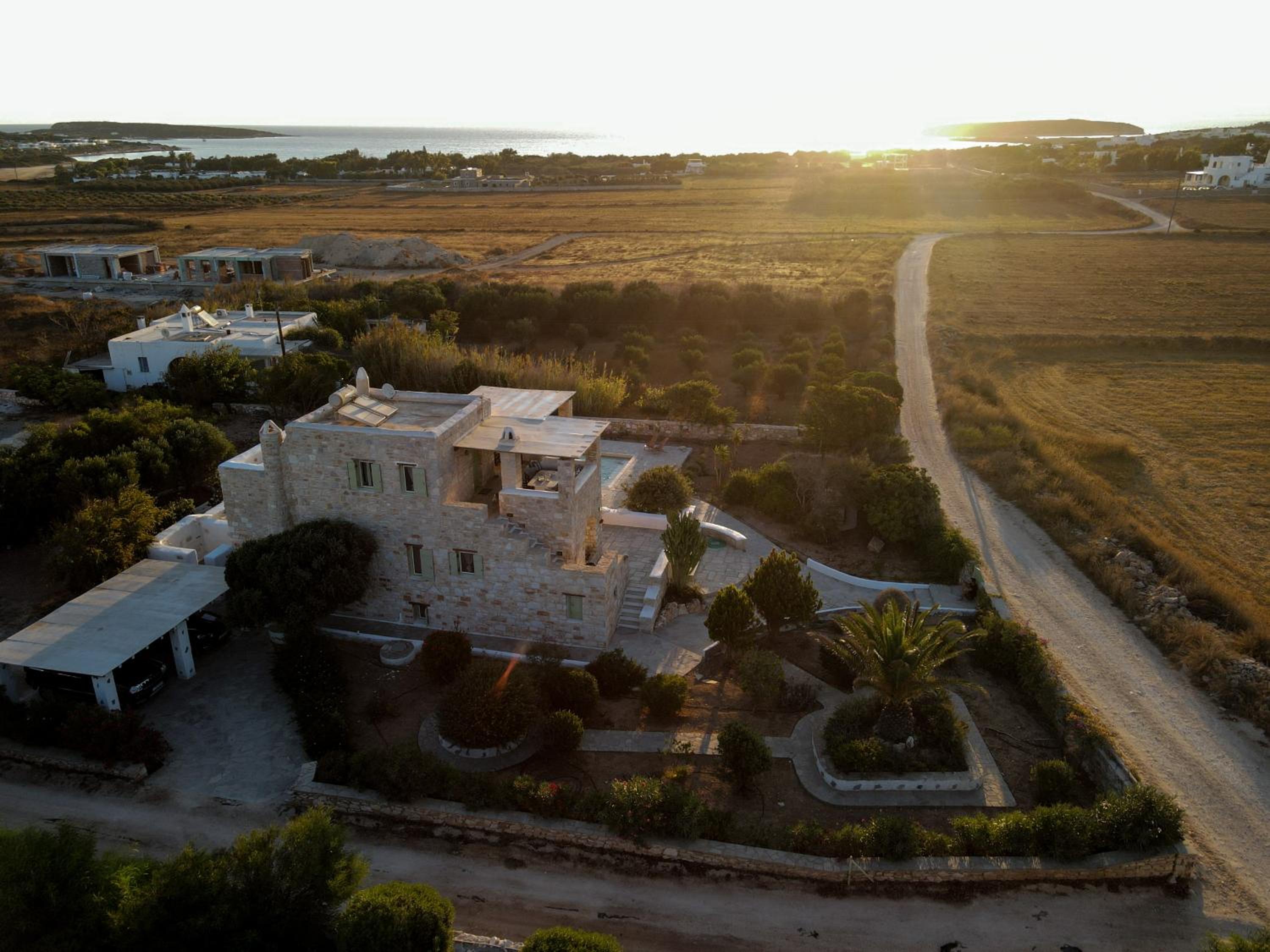 Lithos Private Estate photo 5