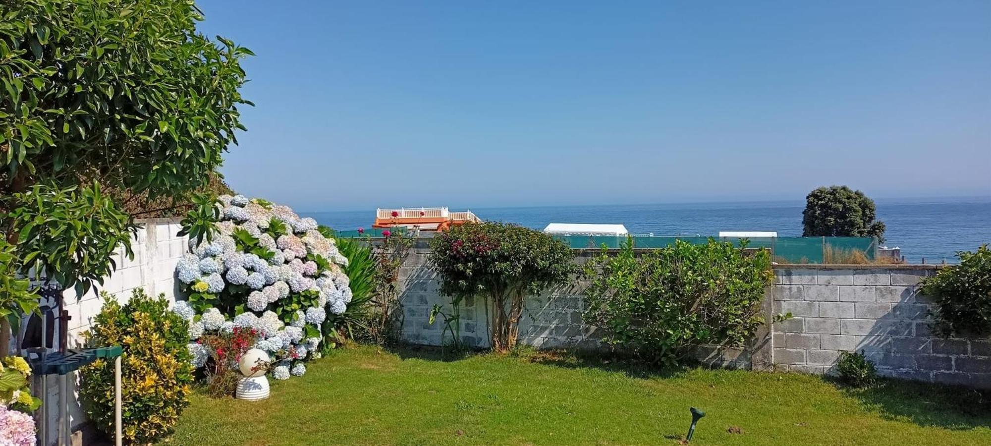 CASA EN PLAYA DE RAZO CON JARDIN Y VISTAS AL MAR view 2