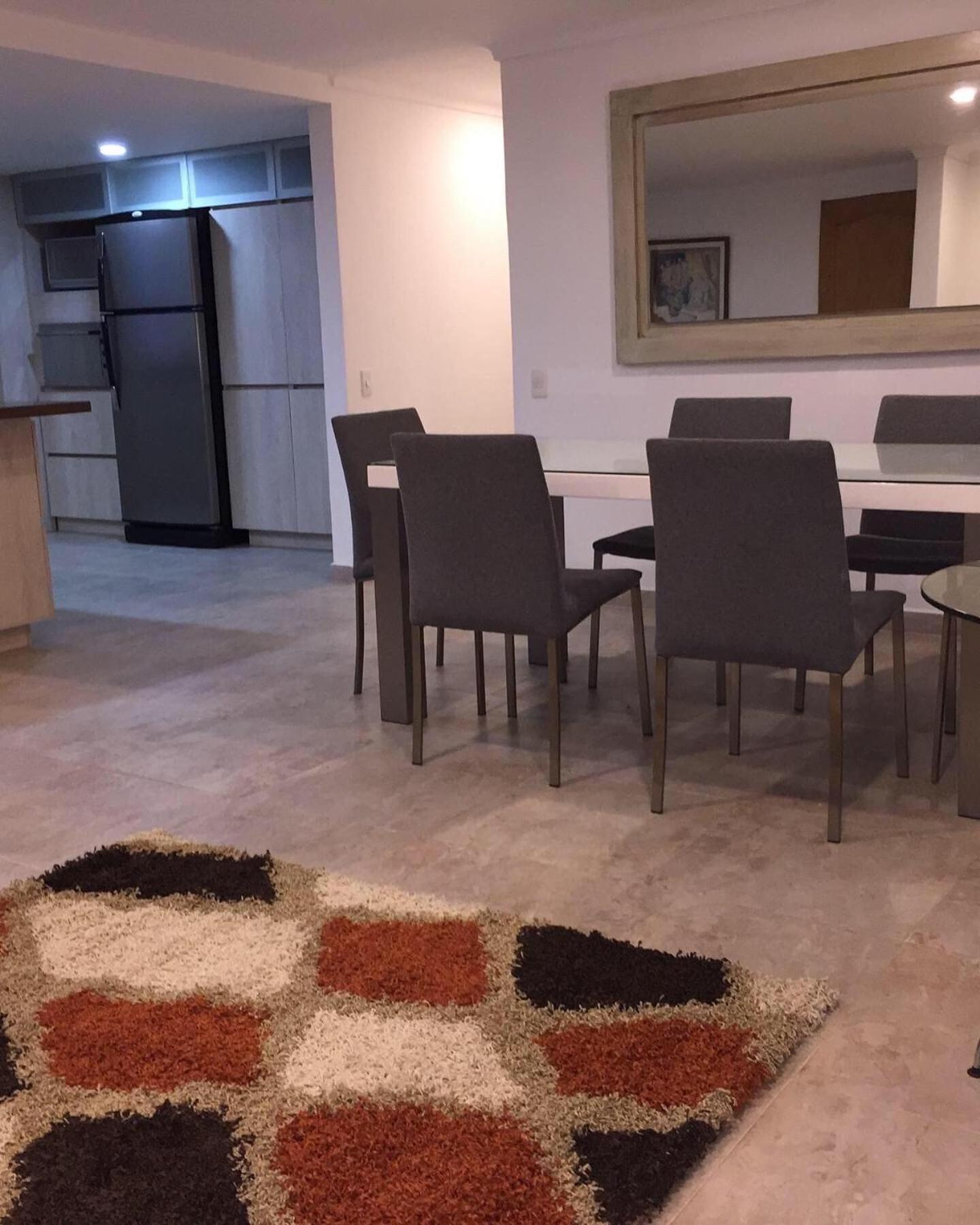 Apartamento cómodo , grande en Poblado Medellín