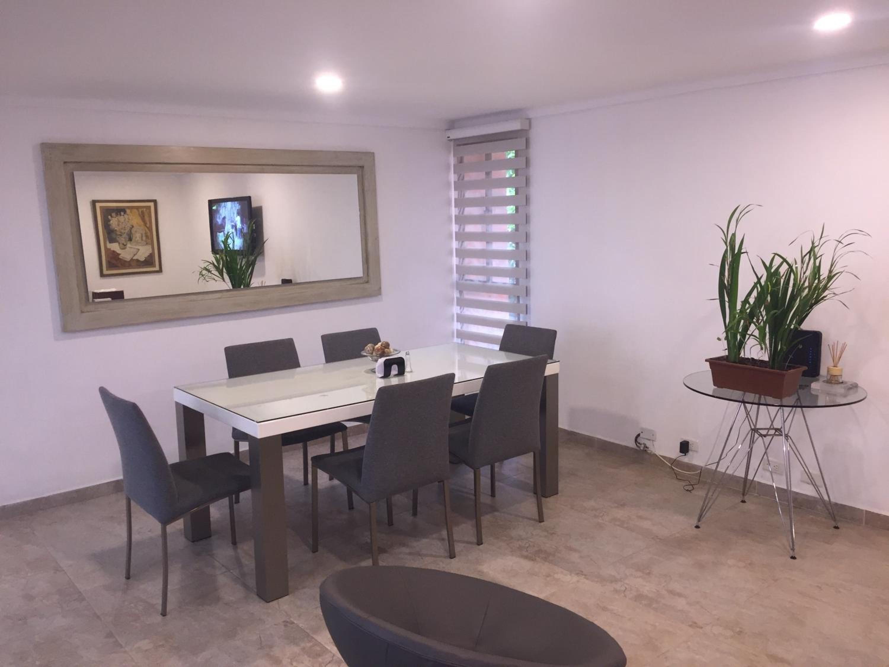 Apartamento cómodo , grande en Poblado Medellín