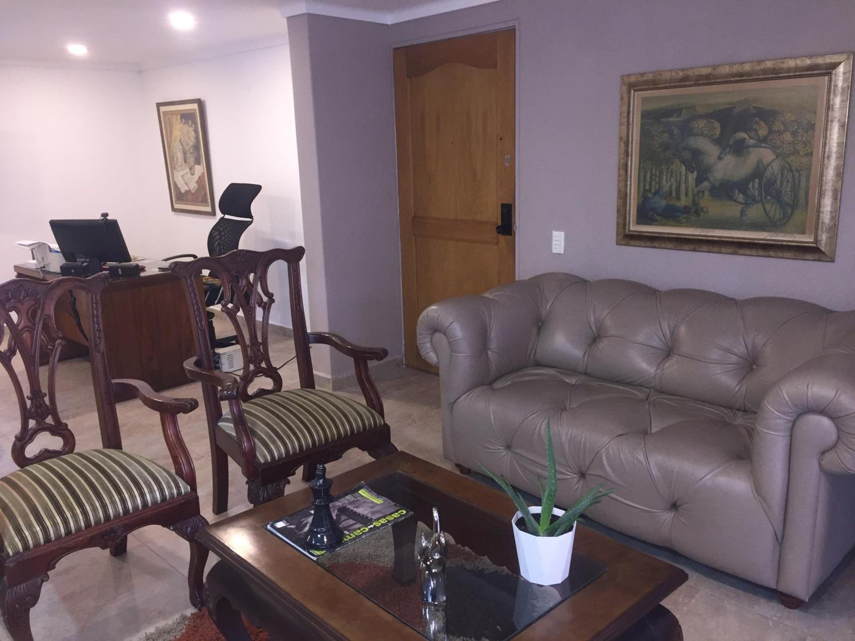 Apartamento cómodo , grande en Poblado Medellín