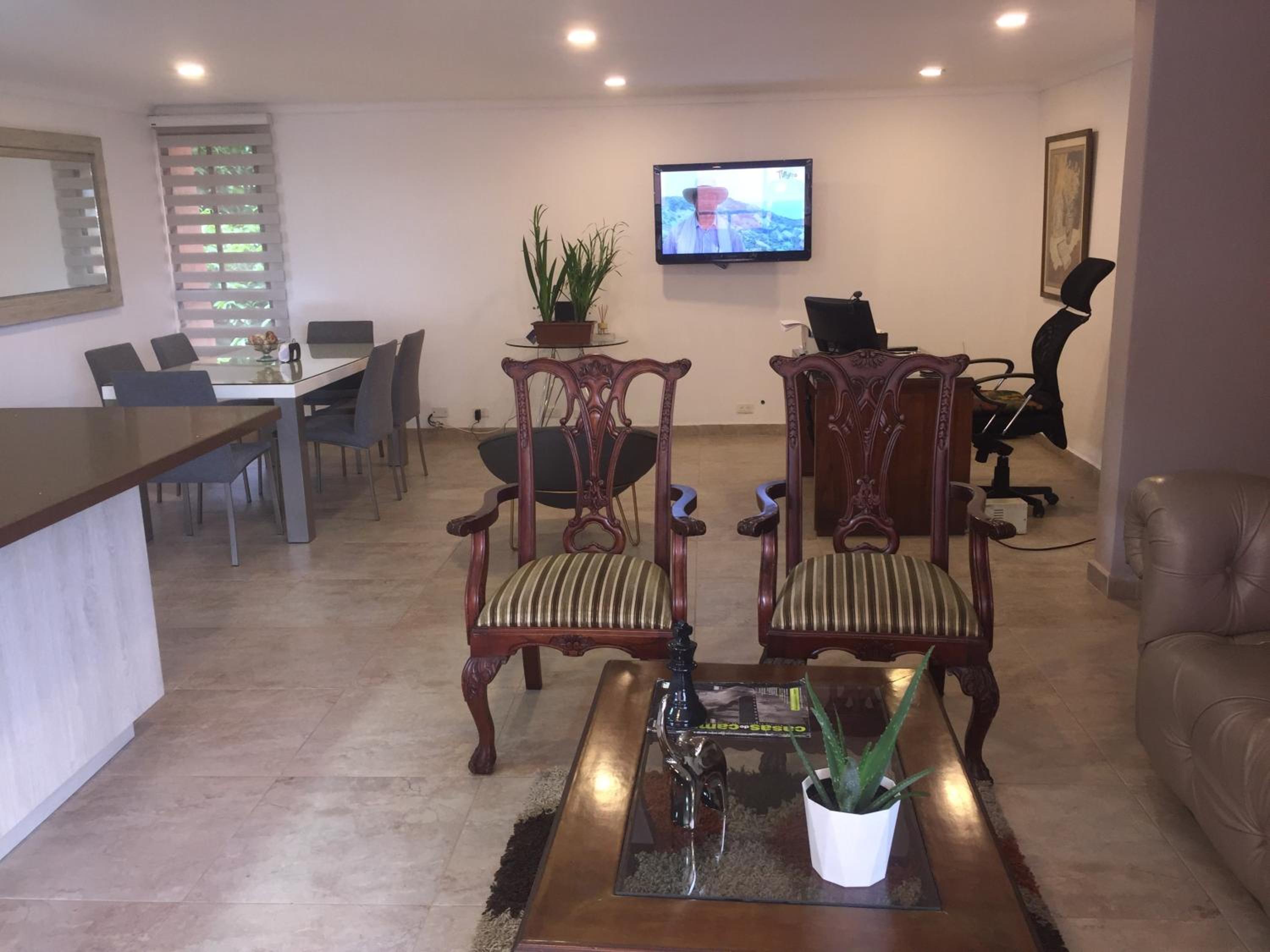 Apartamento cómodo , grande en Poblado Medellín