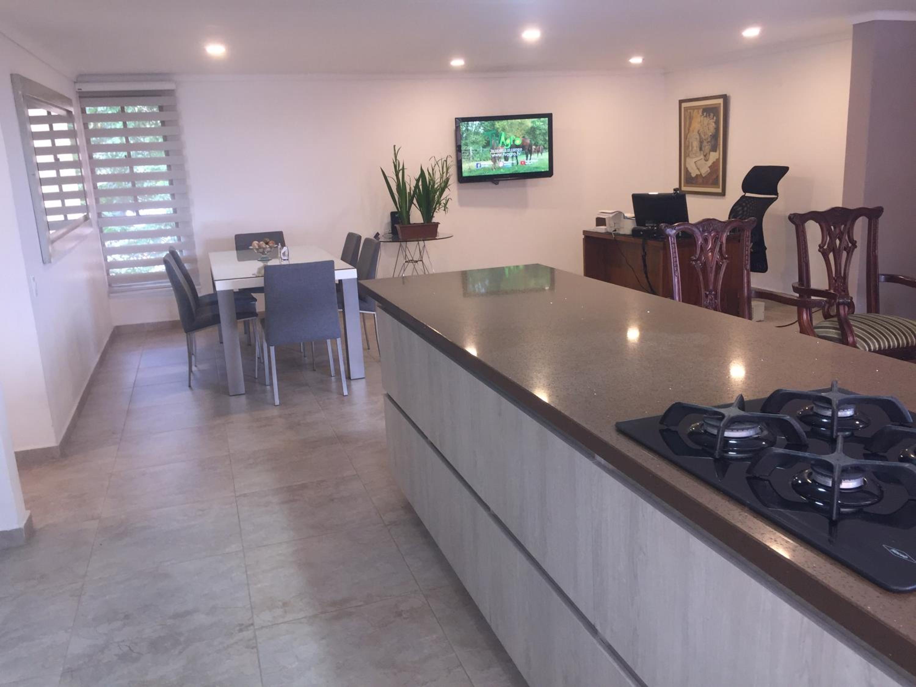 Apartamento cómodo , grande en Poblado Medellín