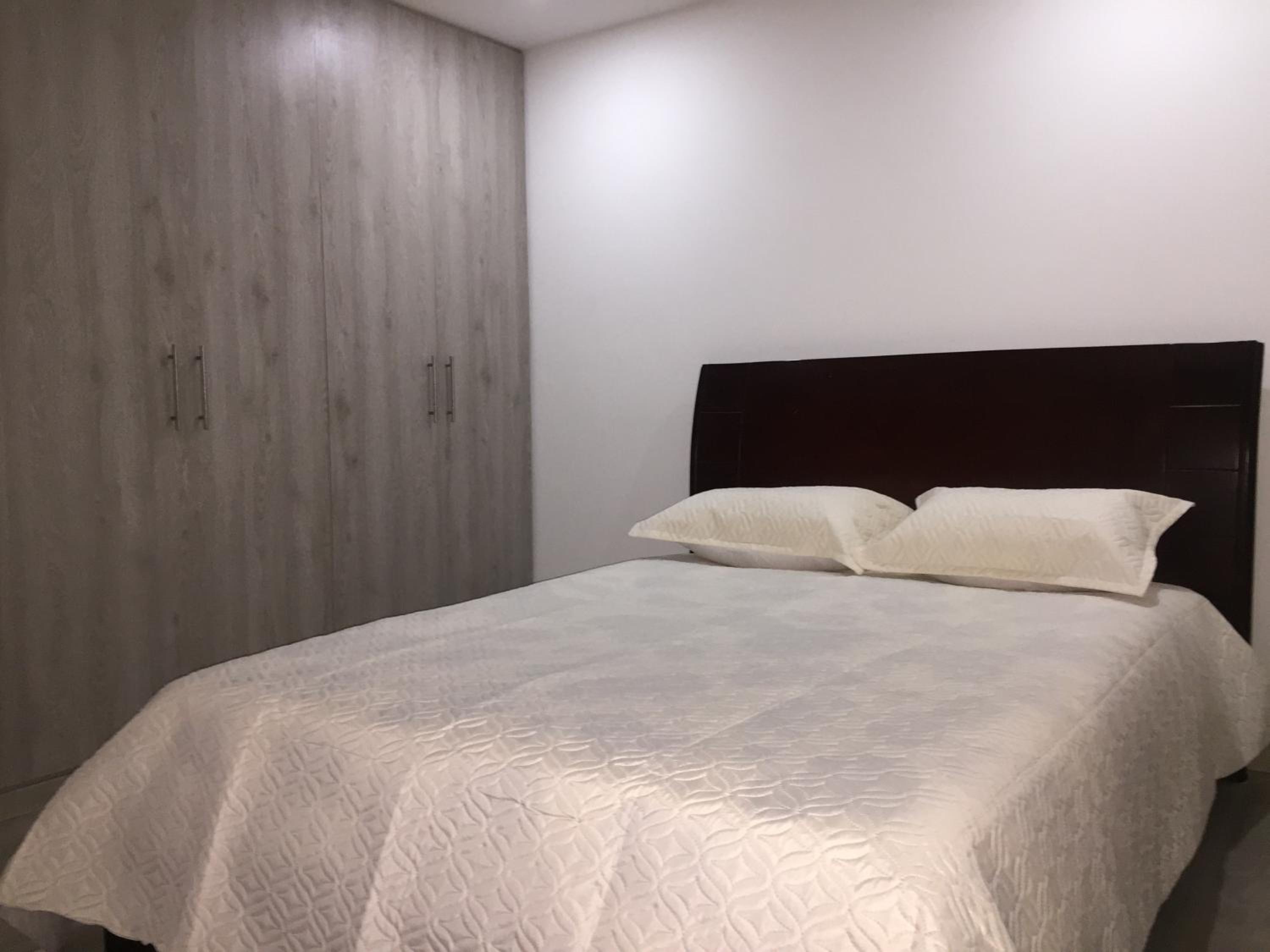 Apartamento cómodo , grande en Poblado Medellín