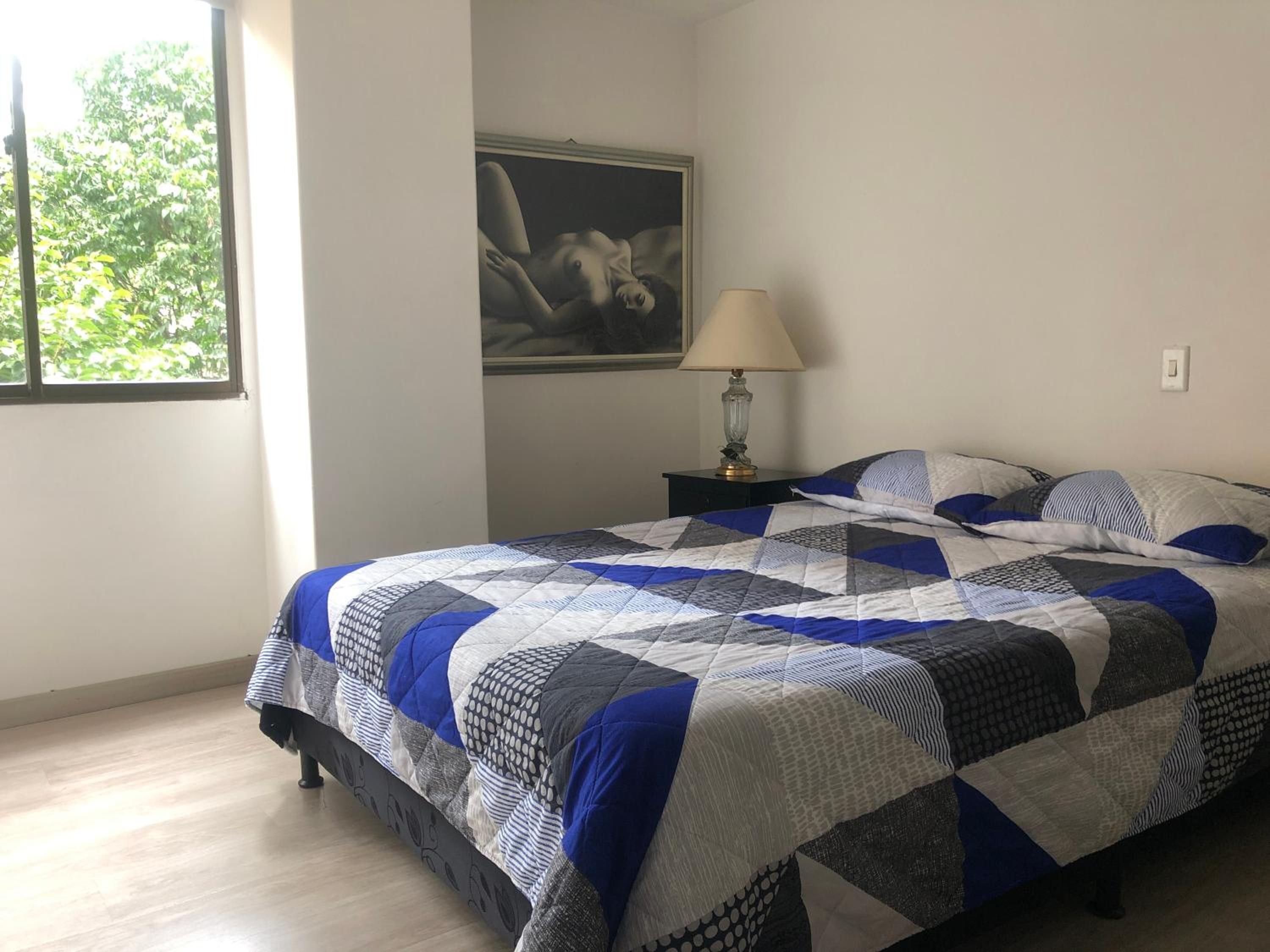 Apartamento cómodo , grande en Poblado Medellín