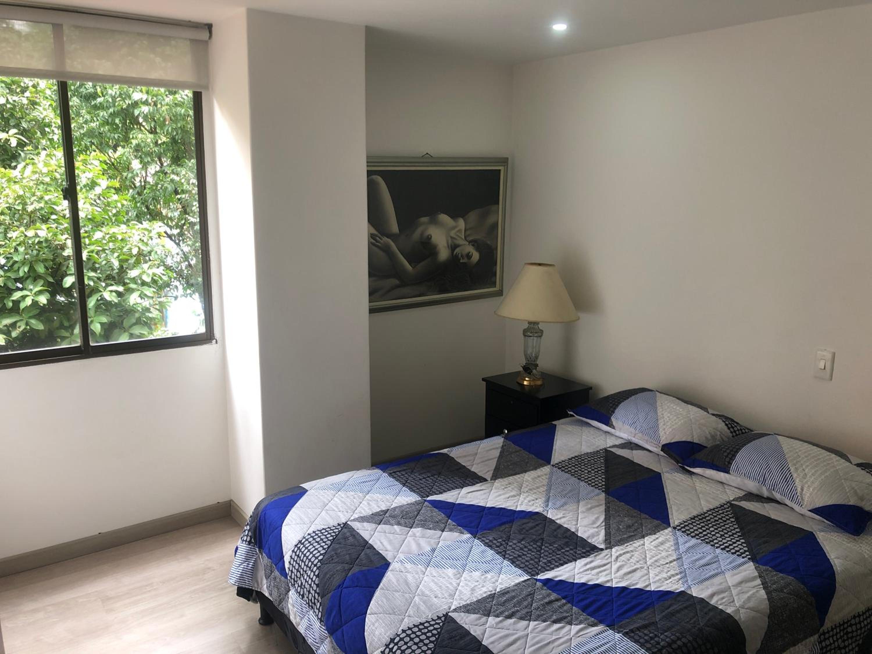 Apartamento cómodo , grande en Poblado Medellín