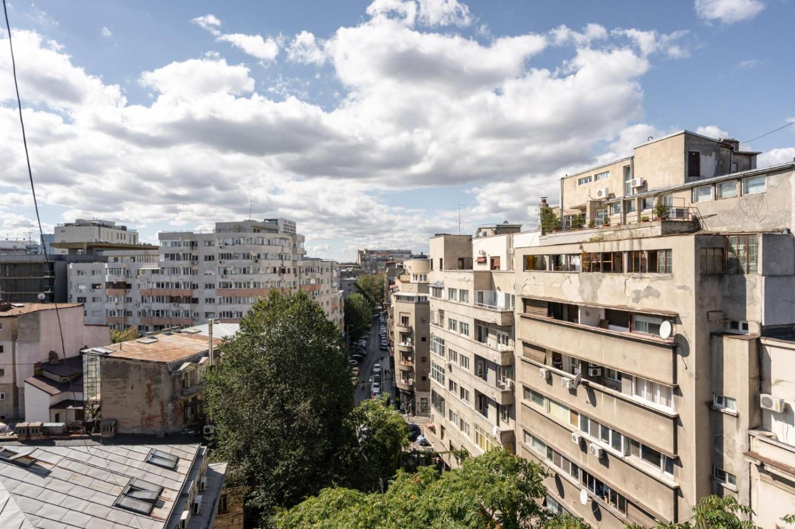 Spacious and cozy apartment in central Bucharest view 5