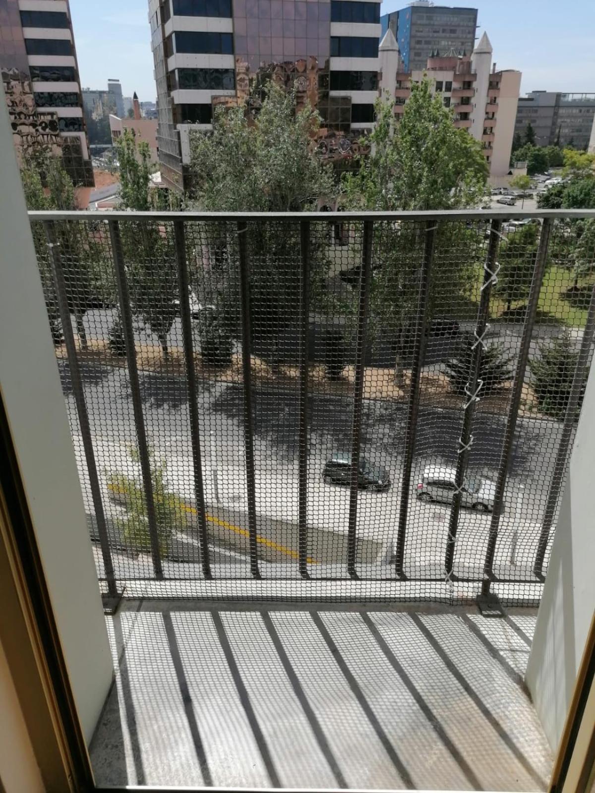 Free parking & Self check-in & 5min walk subway