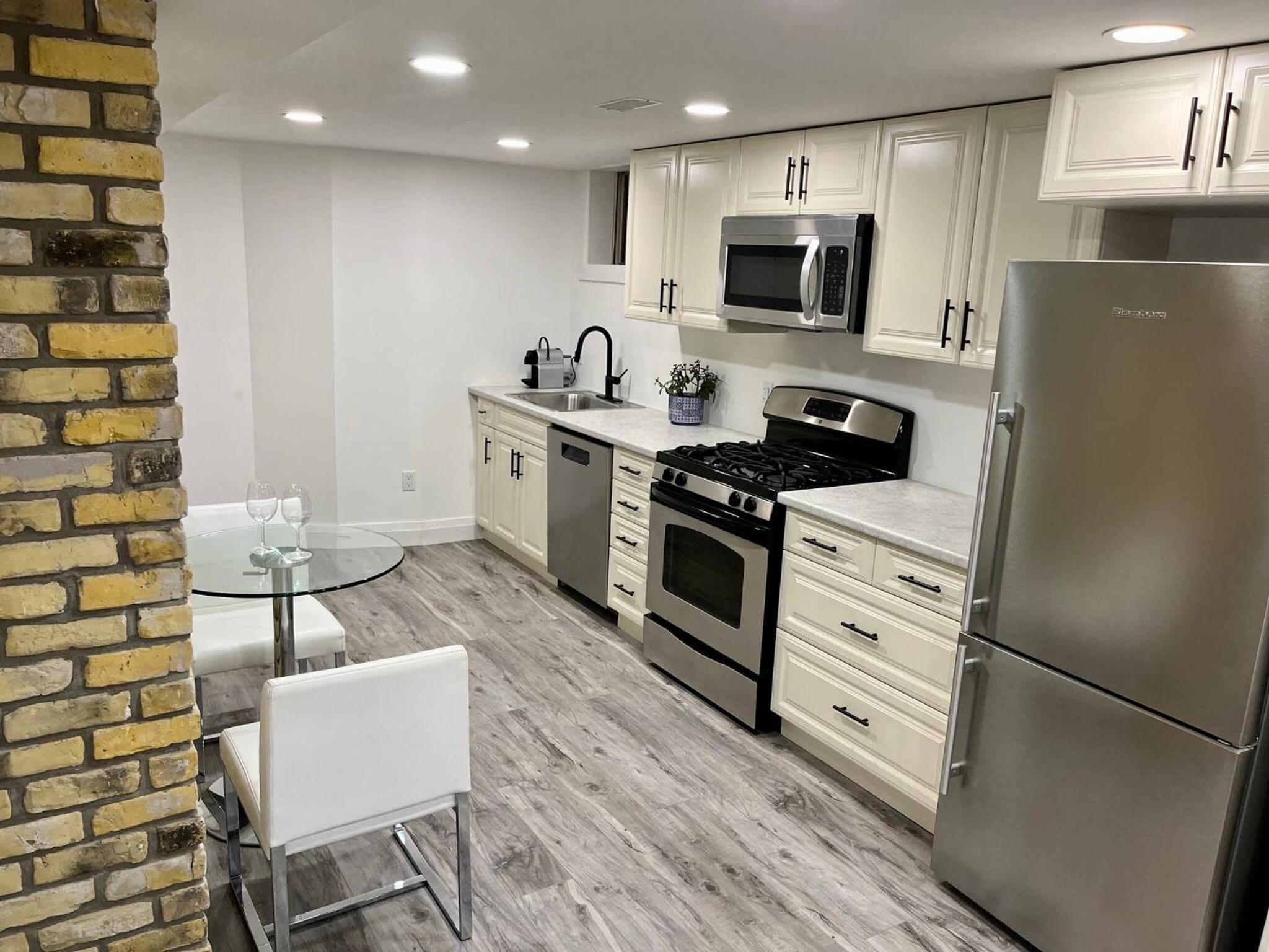 Cambridge Vacations - Adorable 1 Bedroom Suite With Kitchen Fireplace - Property Image 15