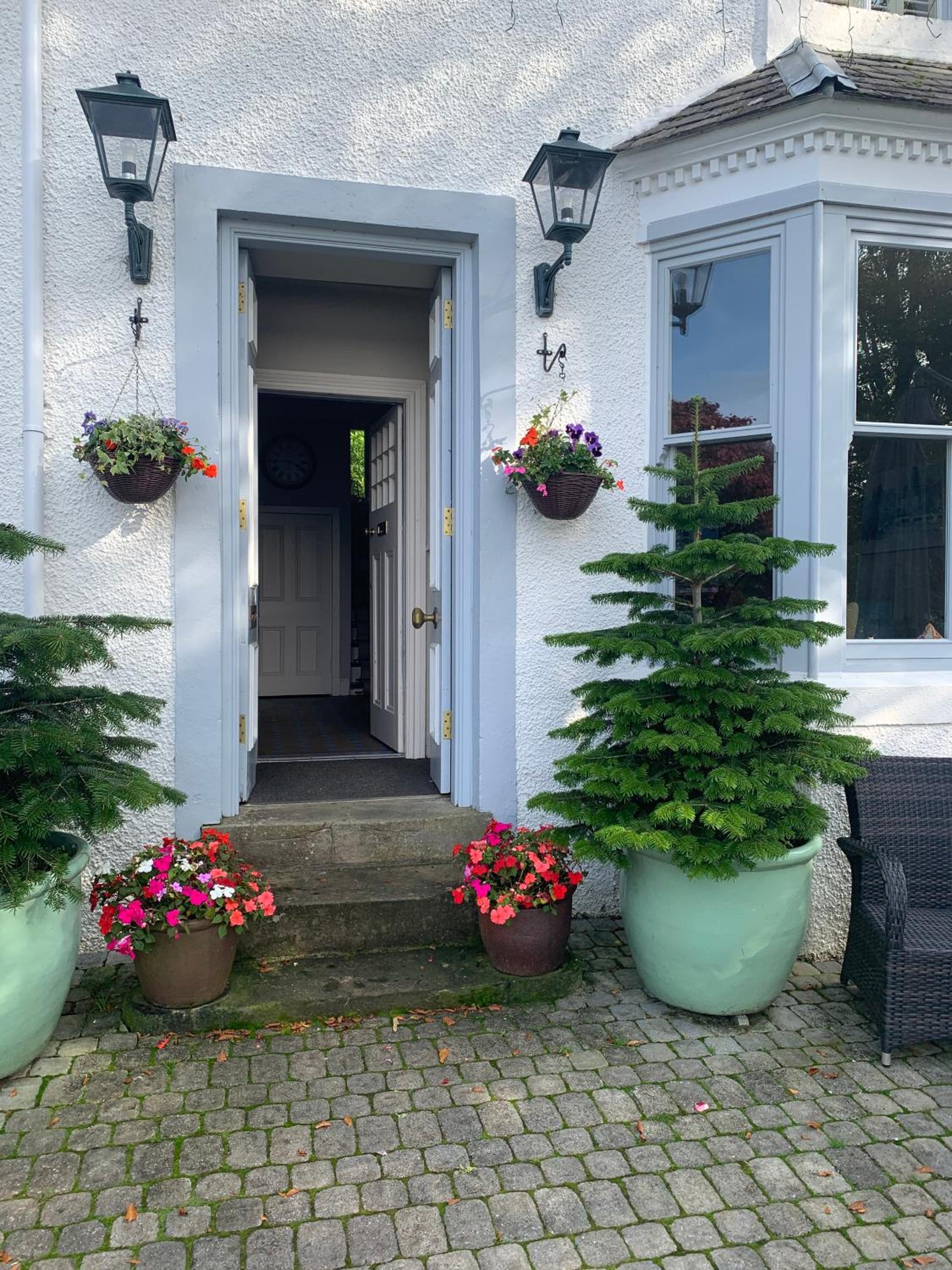 Hazelbank, sleeps 10, on the shores of Loch Fyne view 2
