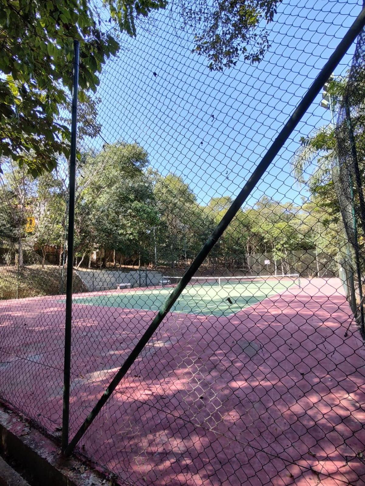 Casa de campo, charme e aconchego em cond. fechado