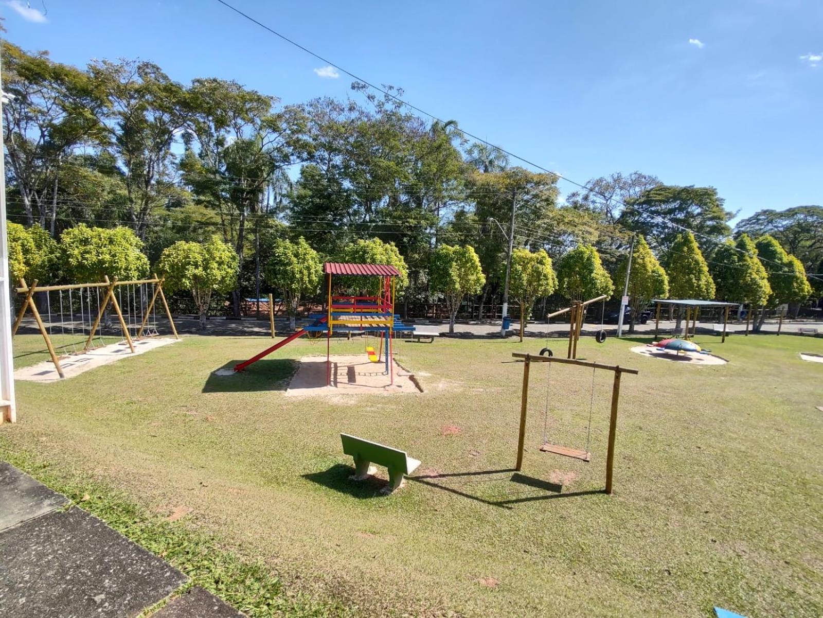 Casa de campo, charme e aconchego em cond. fechado