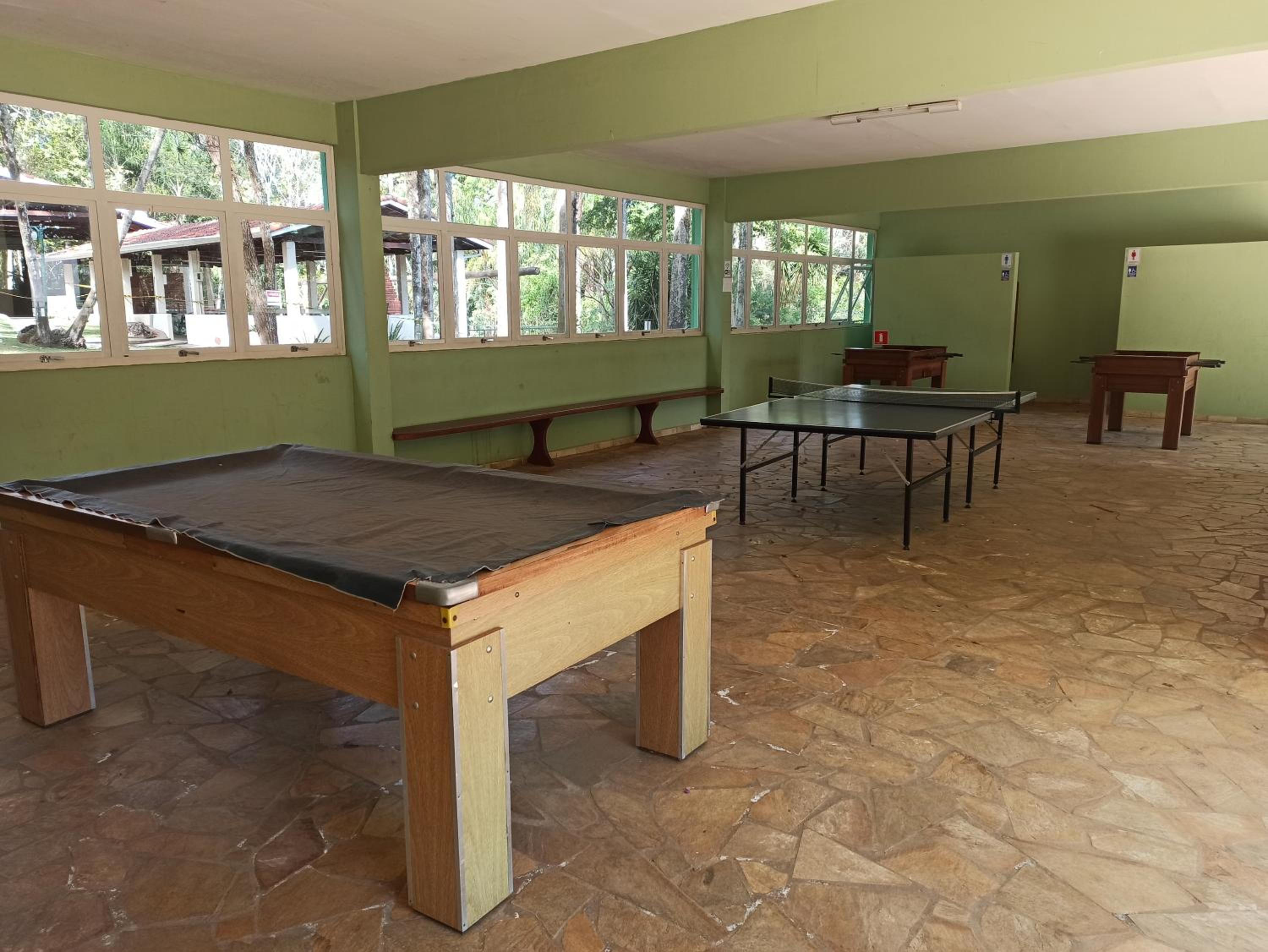 Casa de campo, charme e aconchego em cond. fechado