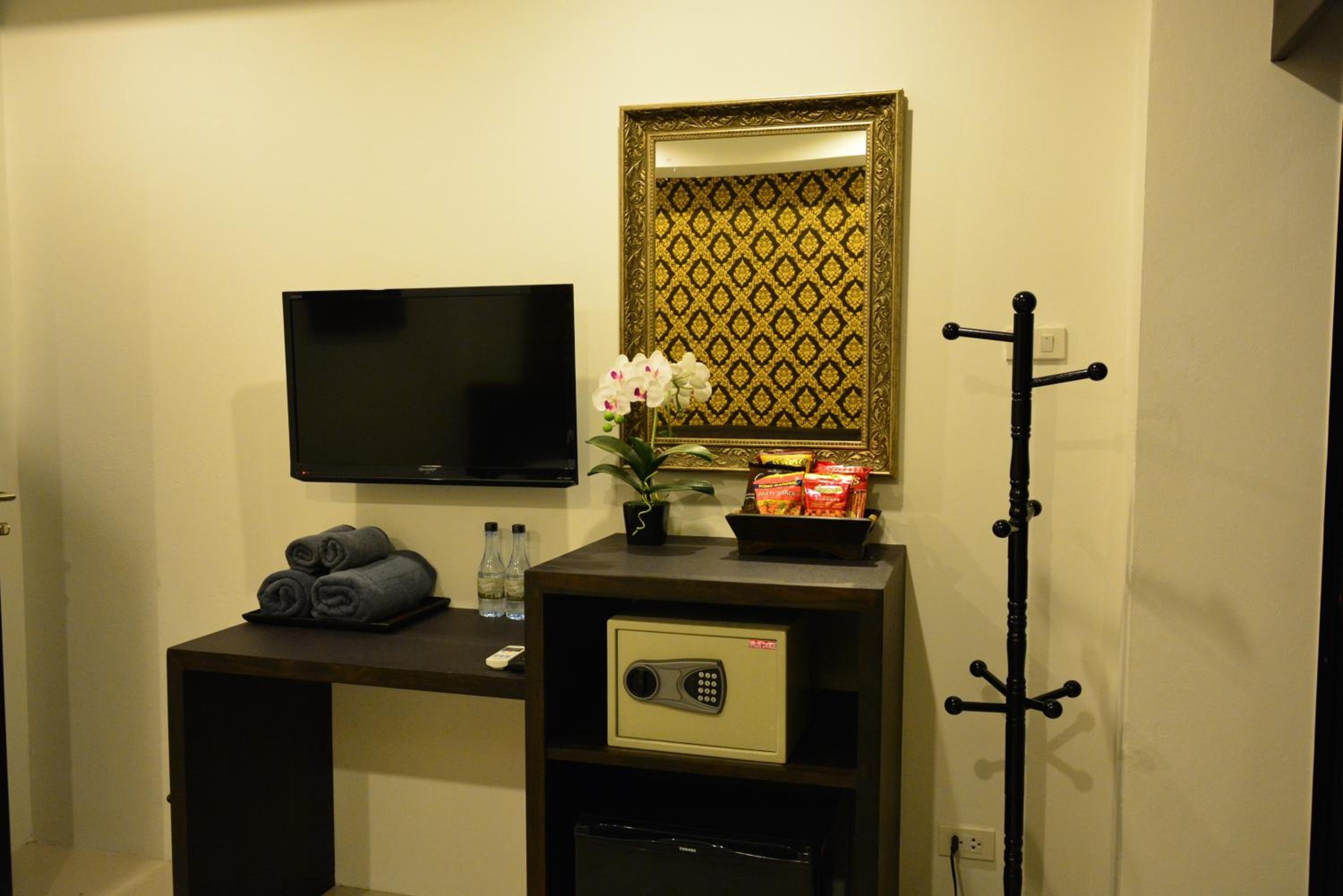 Adamaz House