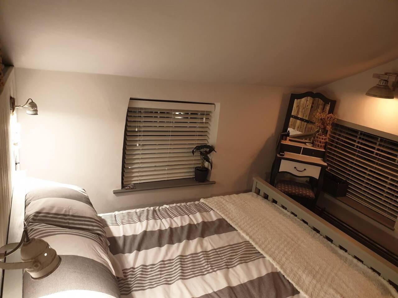 Stunning quirky 2-Bed Cottage in New Brighton view 2