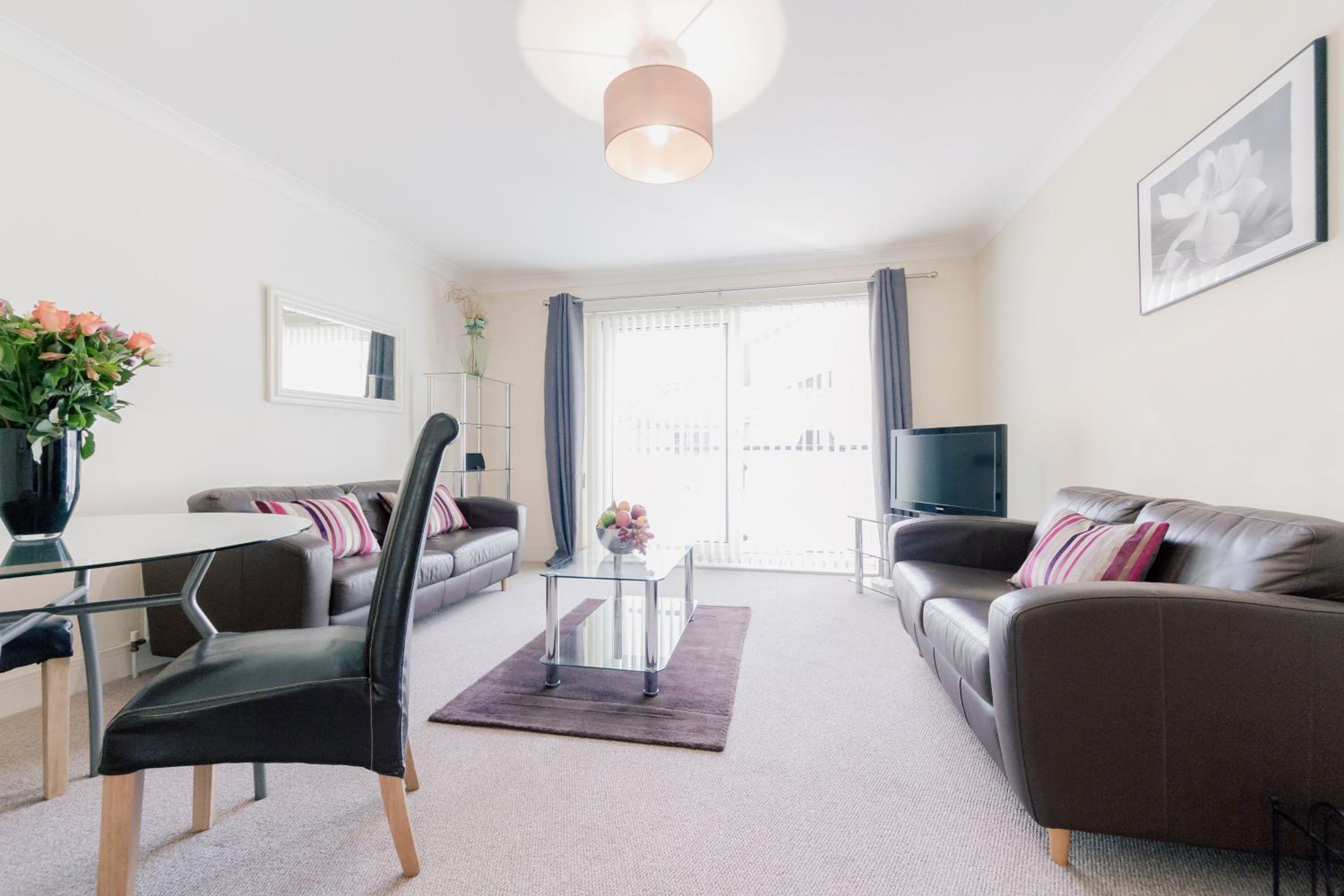 Roomspace Serviced Apartments - Cascades Court photo 5