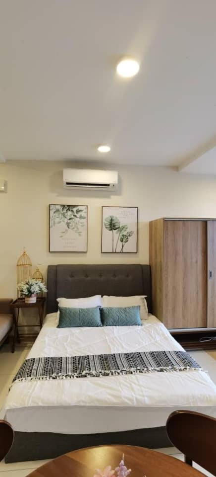 TimurBay Residence 2Bedroom with Seaview 6pax Level10 Kuantan view 4