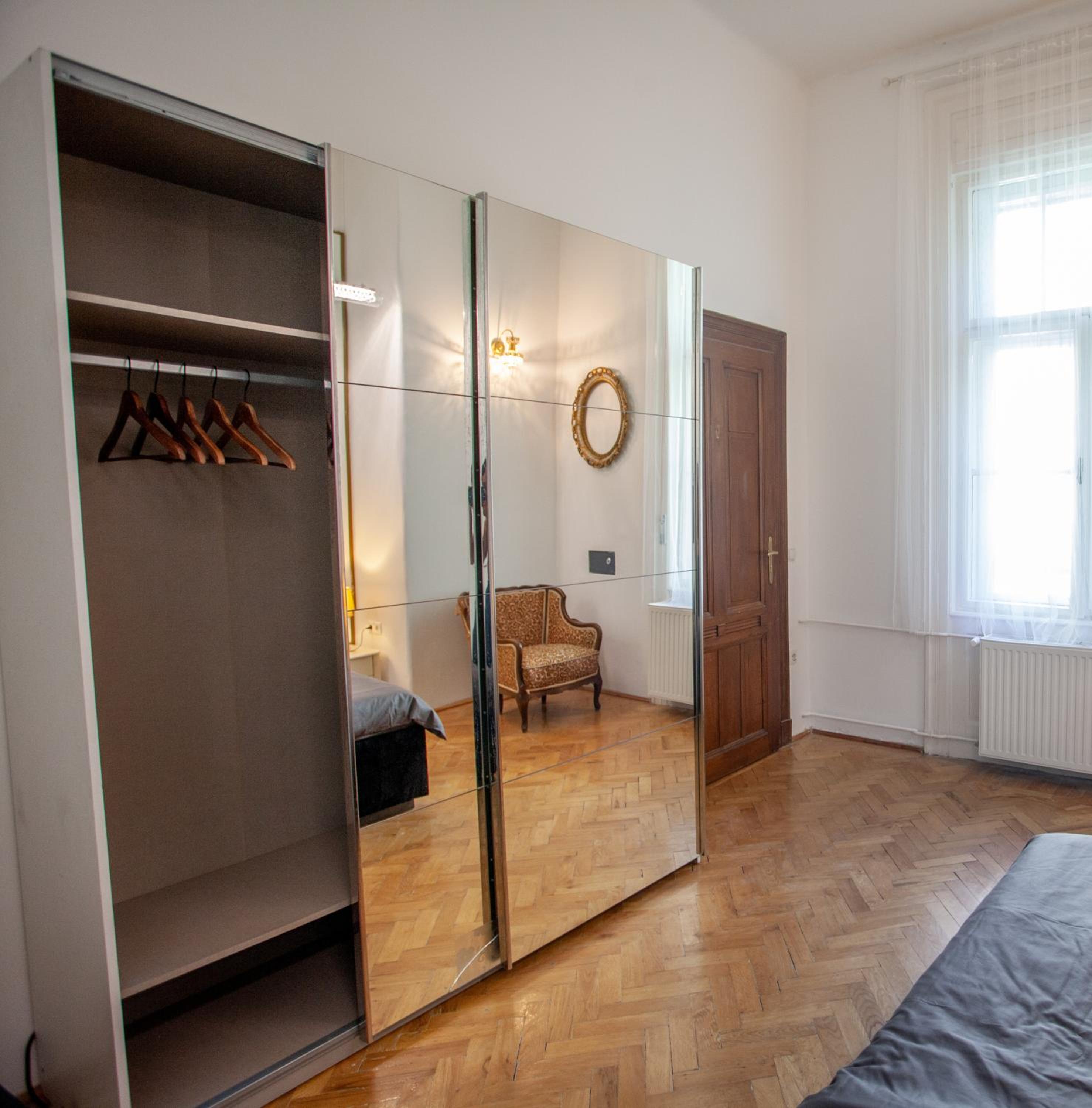 Basilica -Quiet, Privat, Balcony, the best area