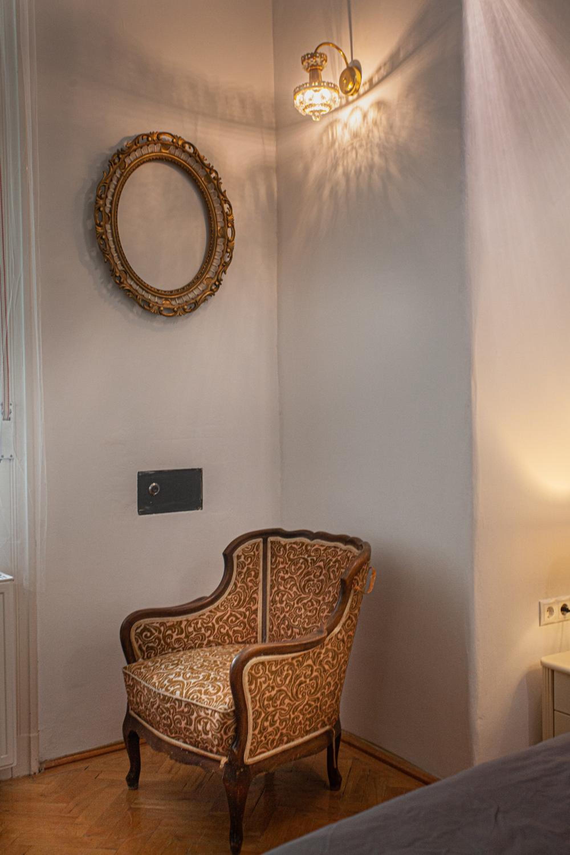 Basilica -Quiet, Privat, Balcony, the best area