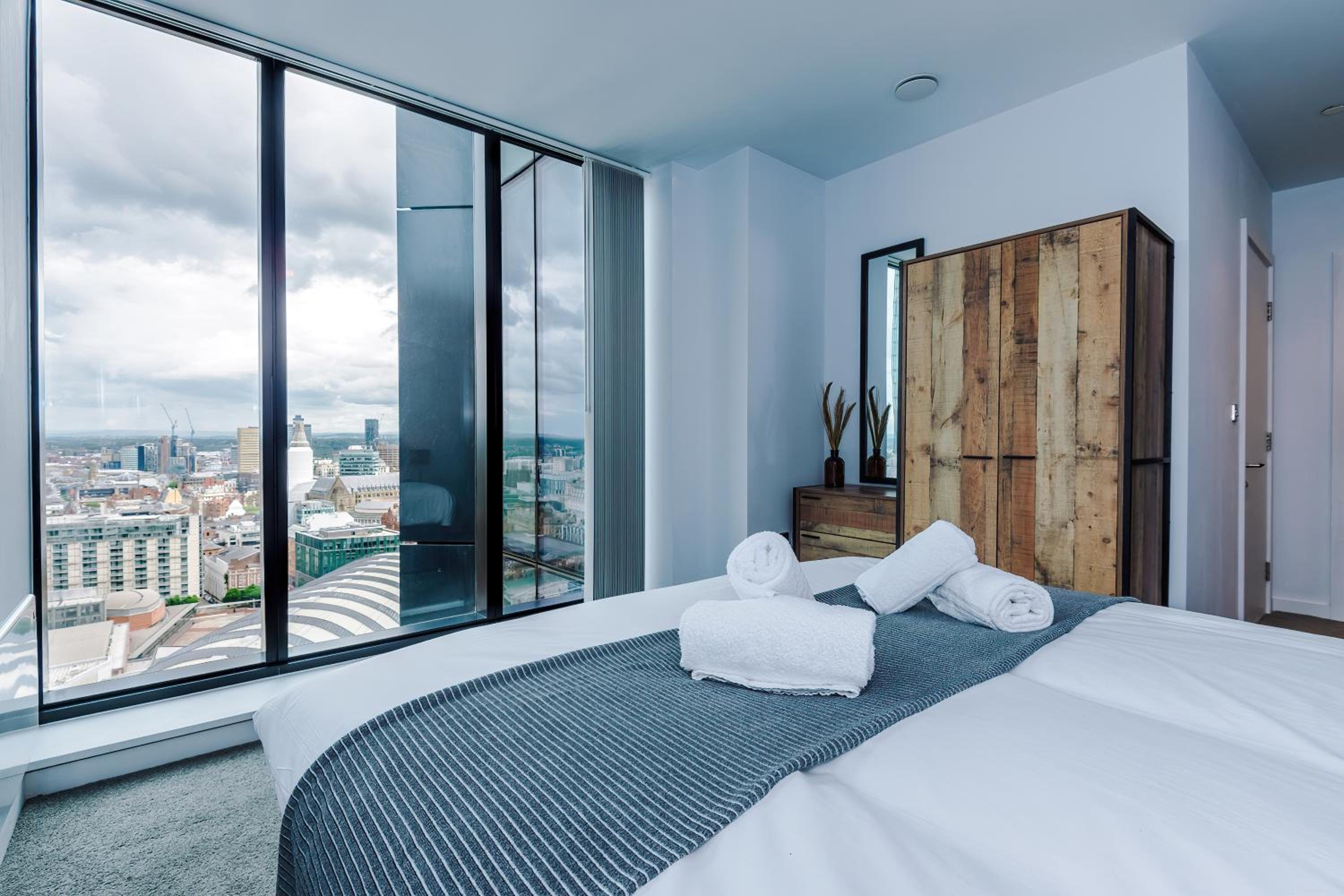 Hilltop Serviced Apartments - Deansgate view 5