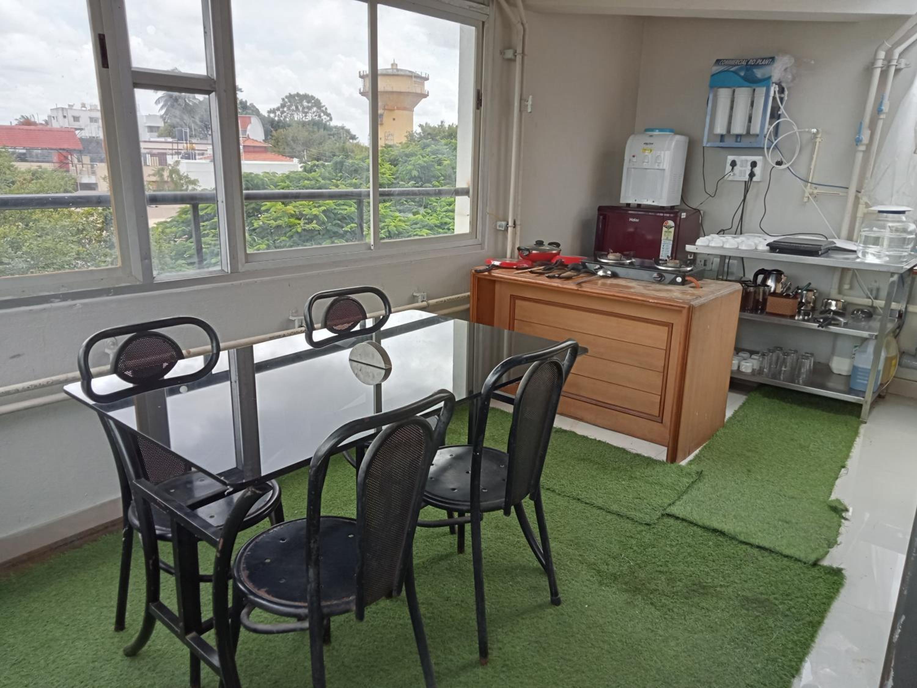Minimal Poshtel view 2