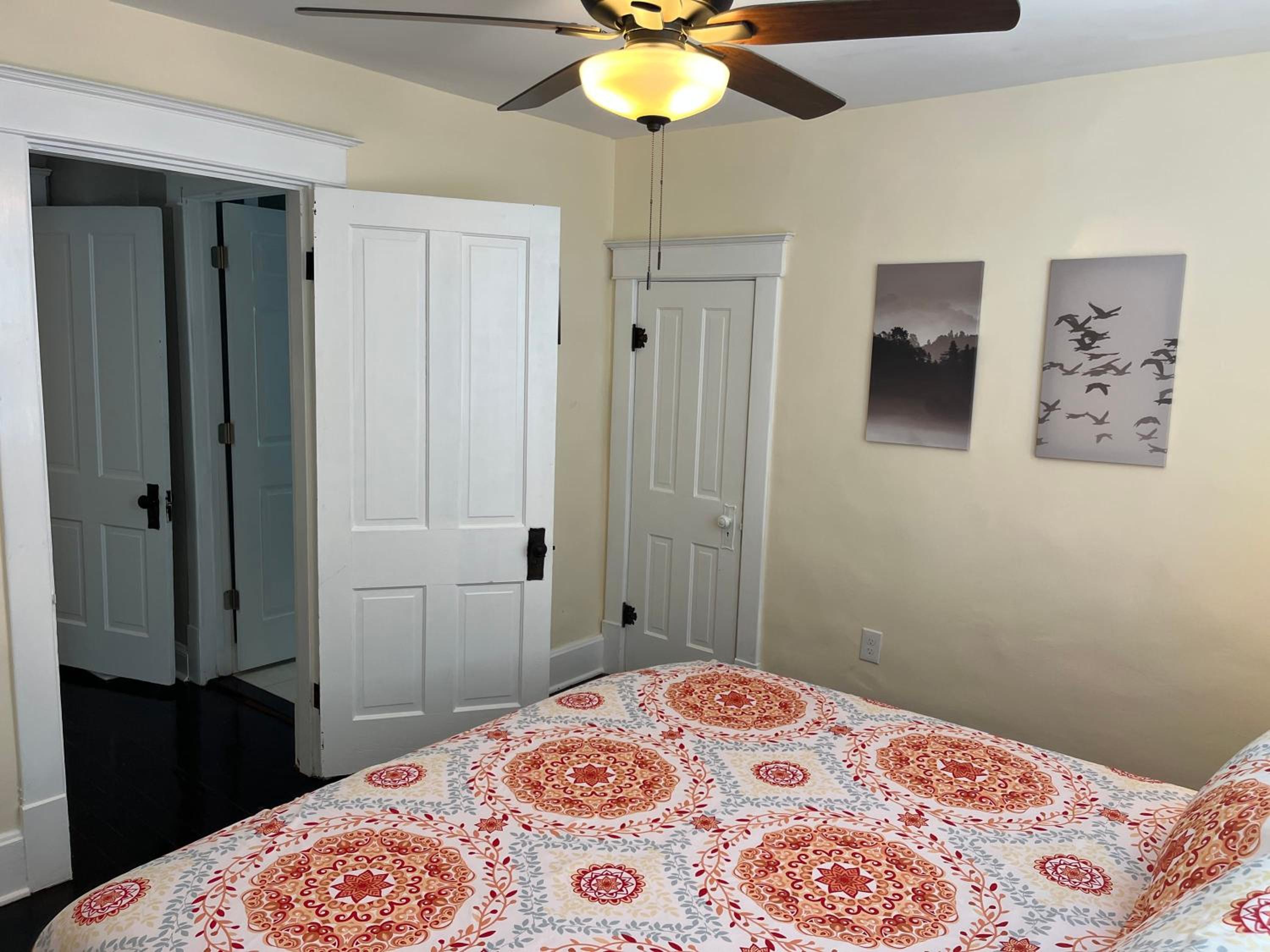 Ridgeway 2 Bedroom House near Xavier Downtown