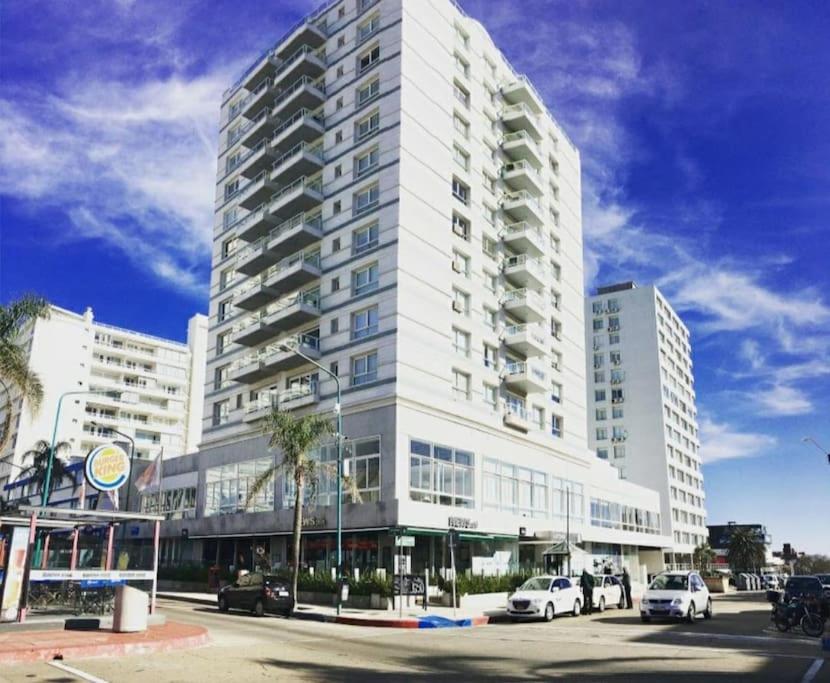 Lux Tower. Departamento 3 ambientes. Pleno centro view 3