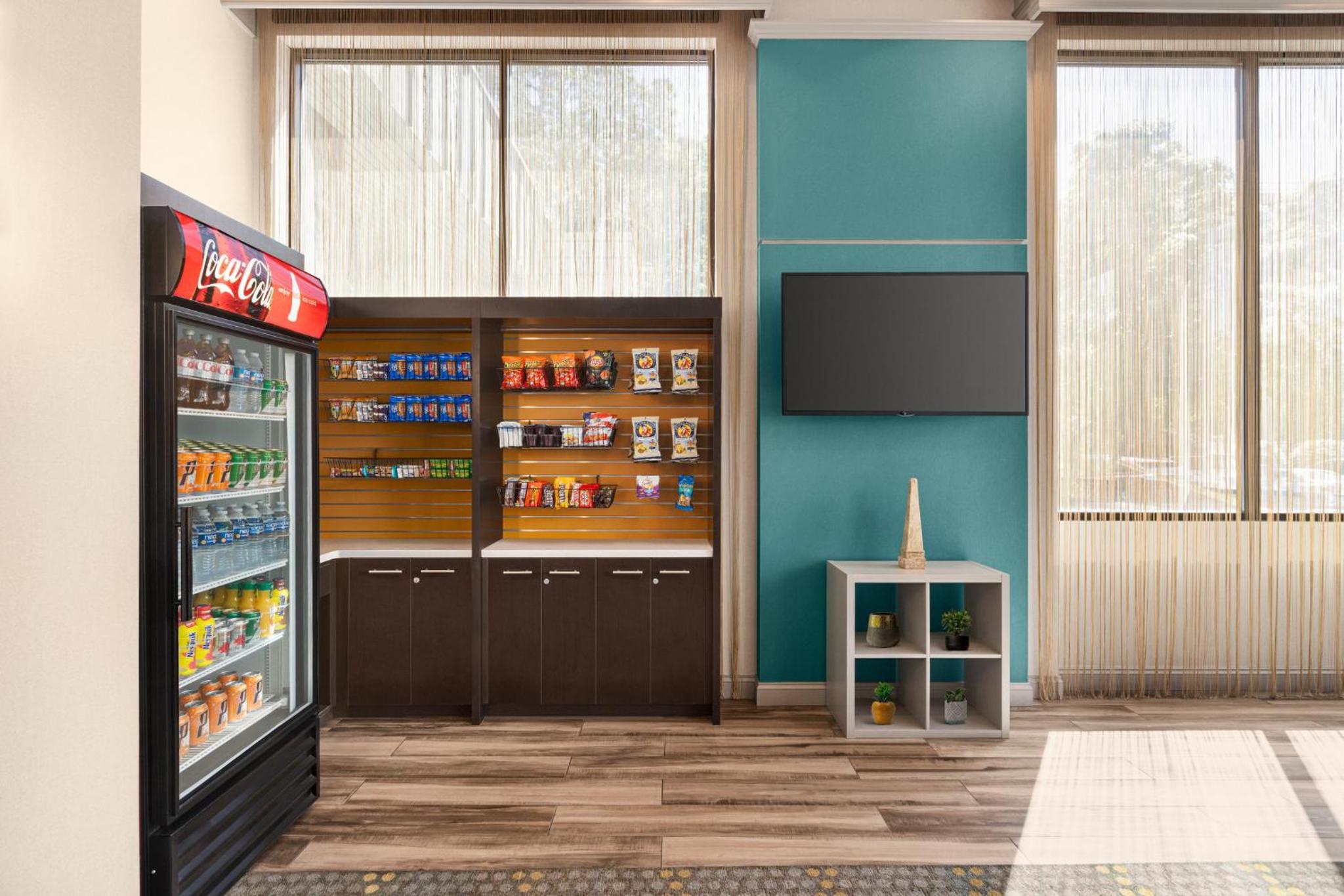 Boston Vacations - Holiday Inn Boston - Cambridge Area, an IHG Hotel - Property Image 2