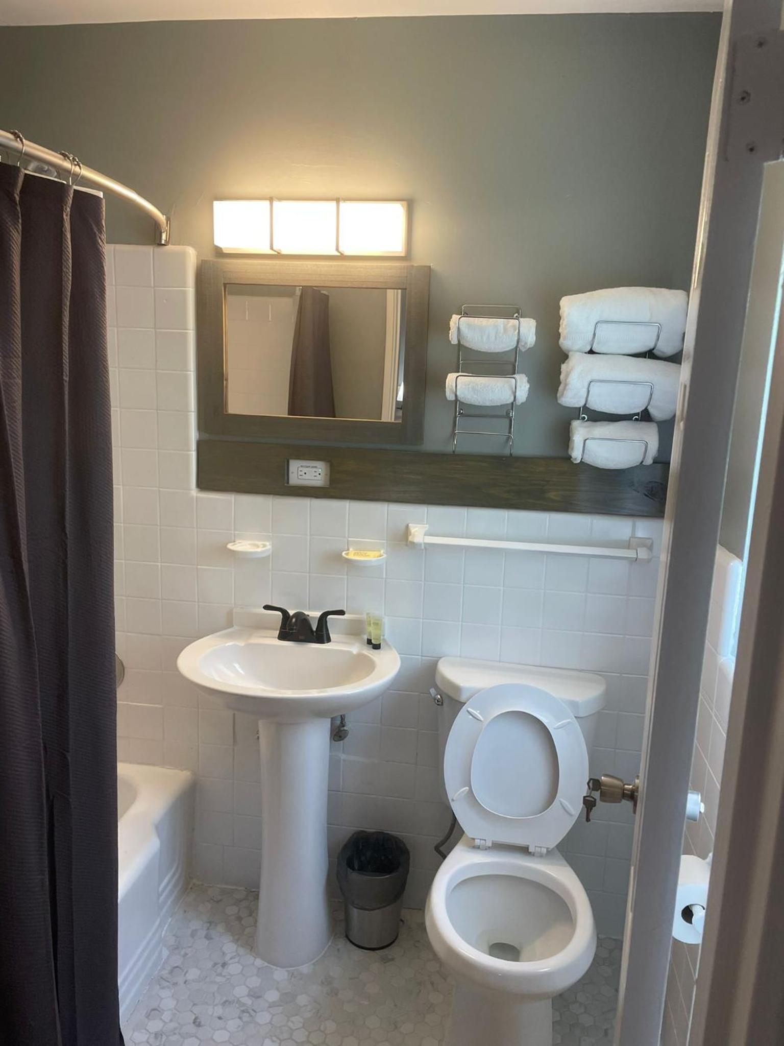 BlueGem Motel - Property Image 24