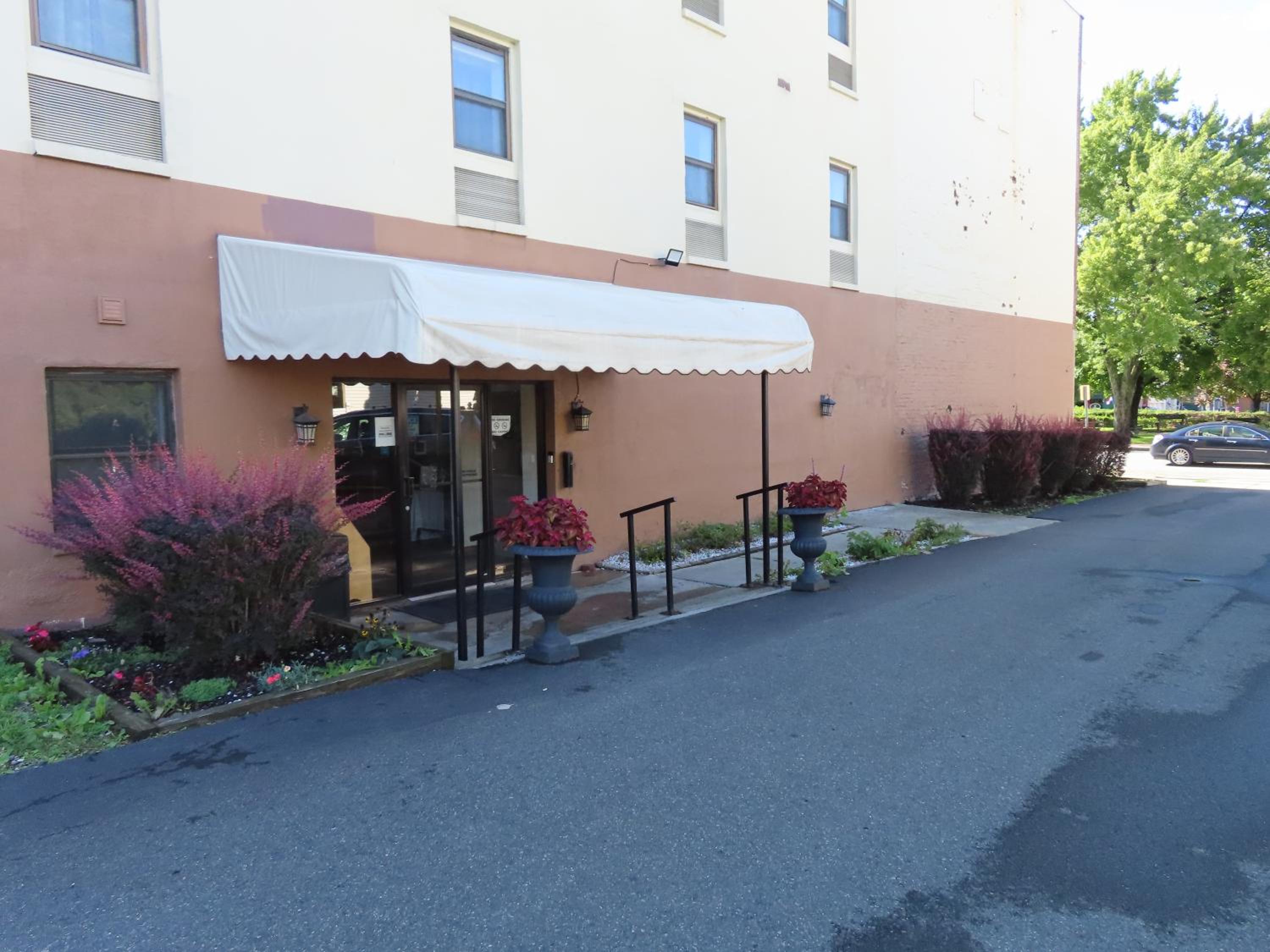 St Charles Hotel Downtown Hudson view 5
