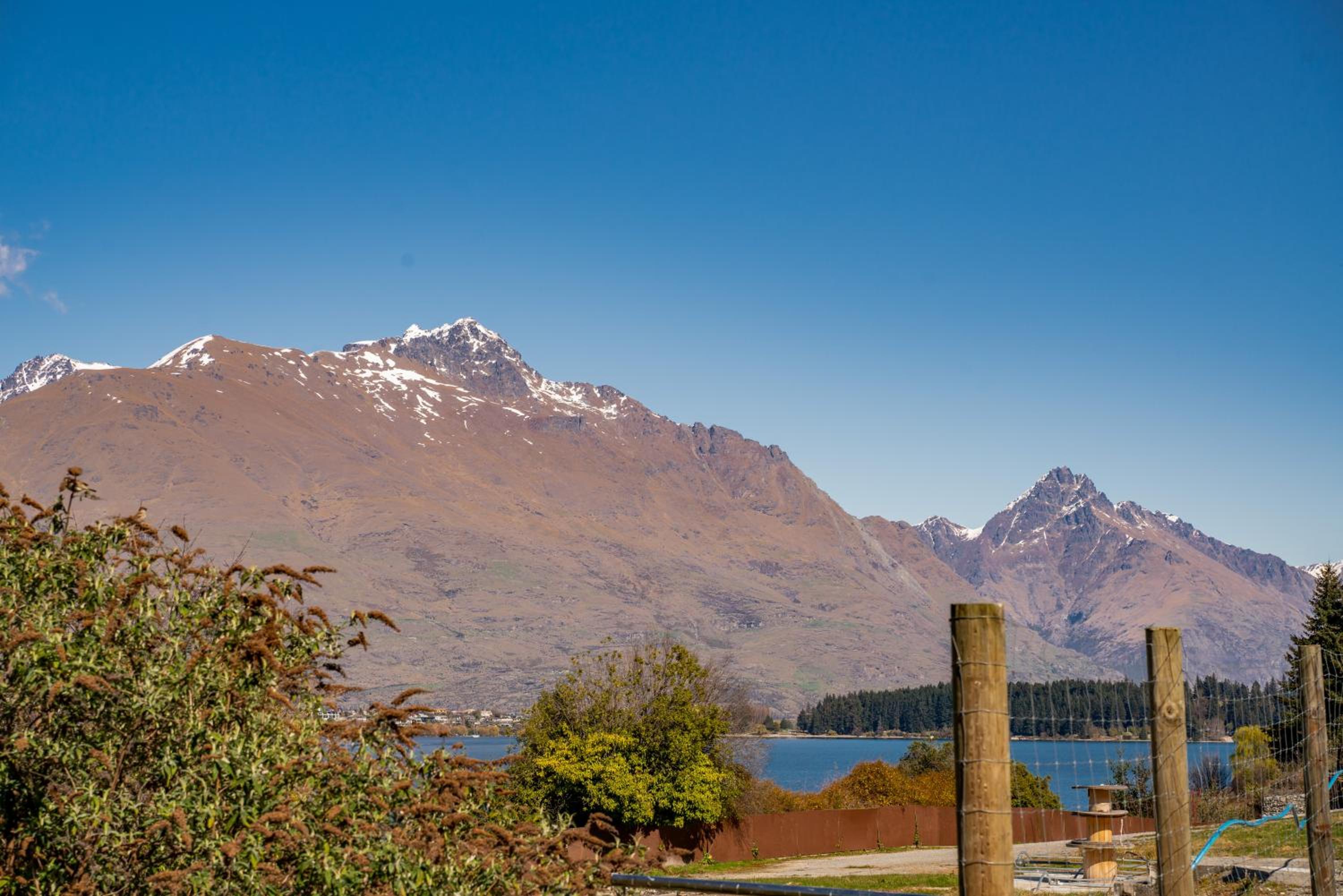 Lakeside Living - 1 Bedroom Alpine Apartment view 3