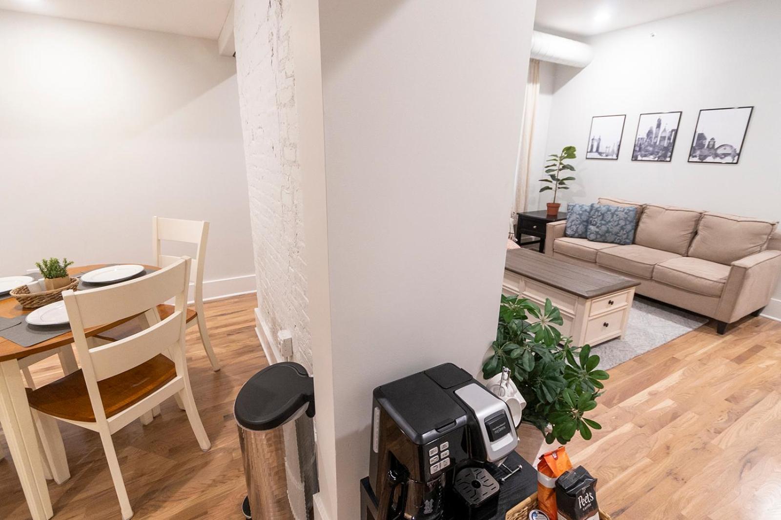 Spacious 2 bed 2 bath Downtown OTR condo minutes walk to the Reds Bengals stadium & more! view 5