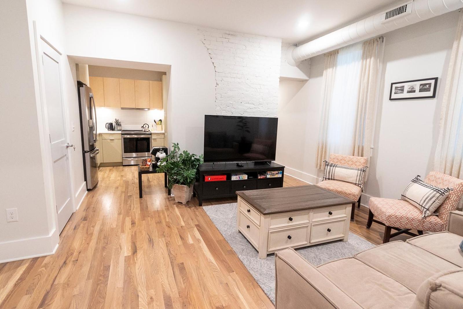 Spacious 2 bed 2 bath Downtown OTR condo minutes walk to the Reds Bengals stadium & more! view 4
